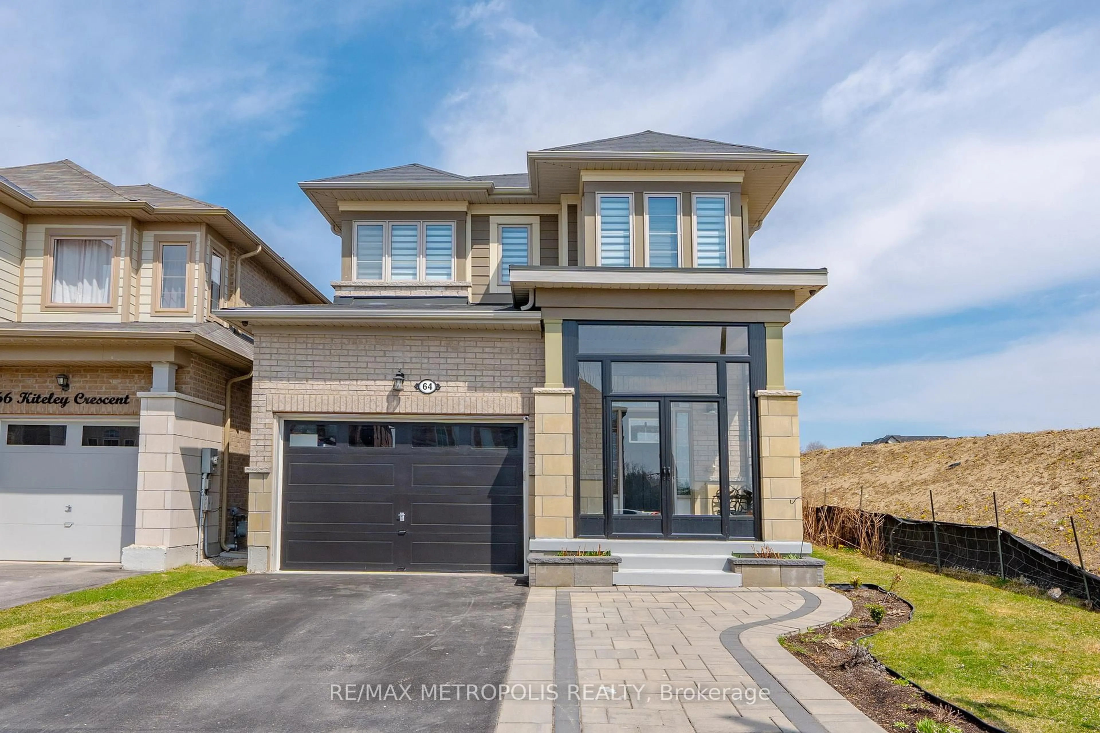 Home with brick exterior material, street for 64 Kiteley Cres, East Gwillimbury Ontario L9N 0L6
