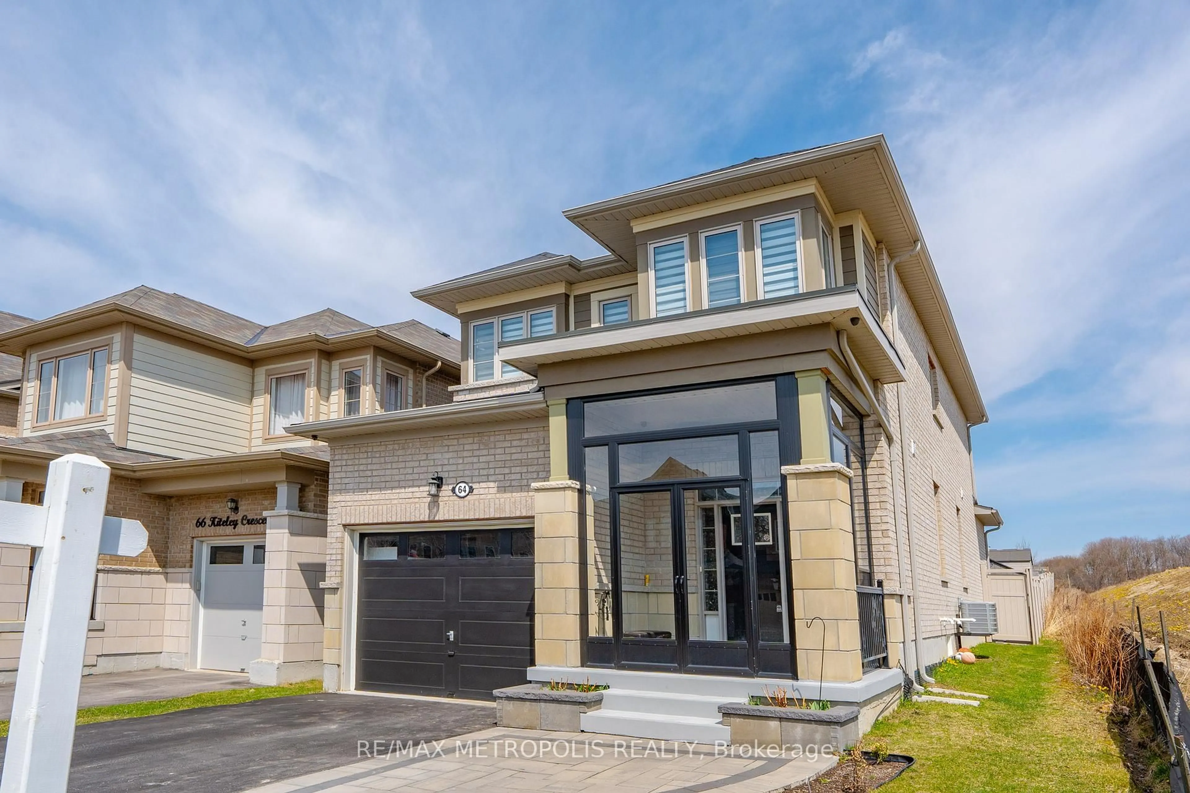 Home with brick exterior material, street for 64 Kiteley Cres, East Gwillimbury Ontario L9N 0L6