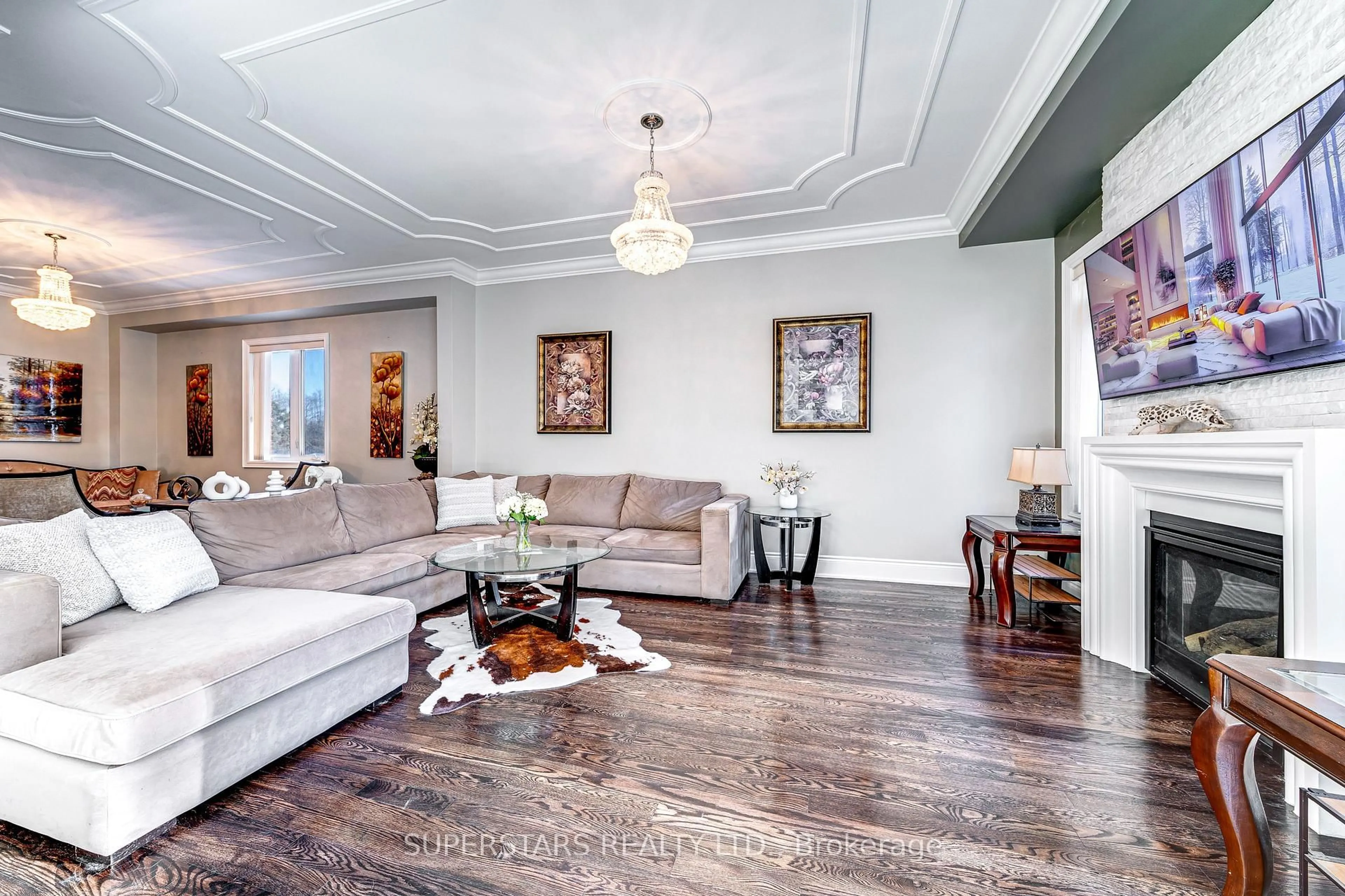 Living room with furniture, unknown for 47 Vitlor Dr, Richmond Hill Ontario L4E 0G3