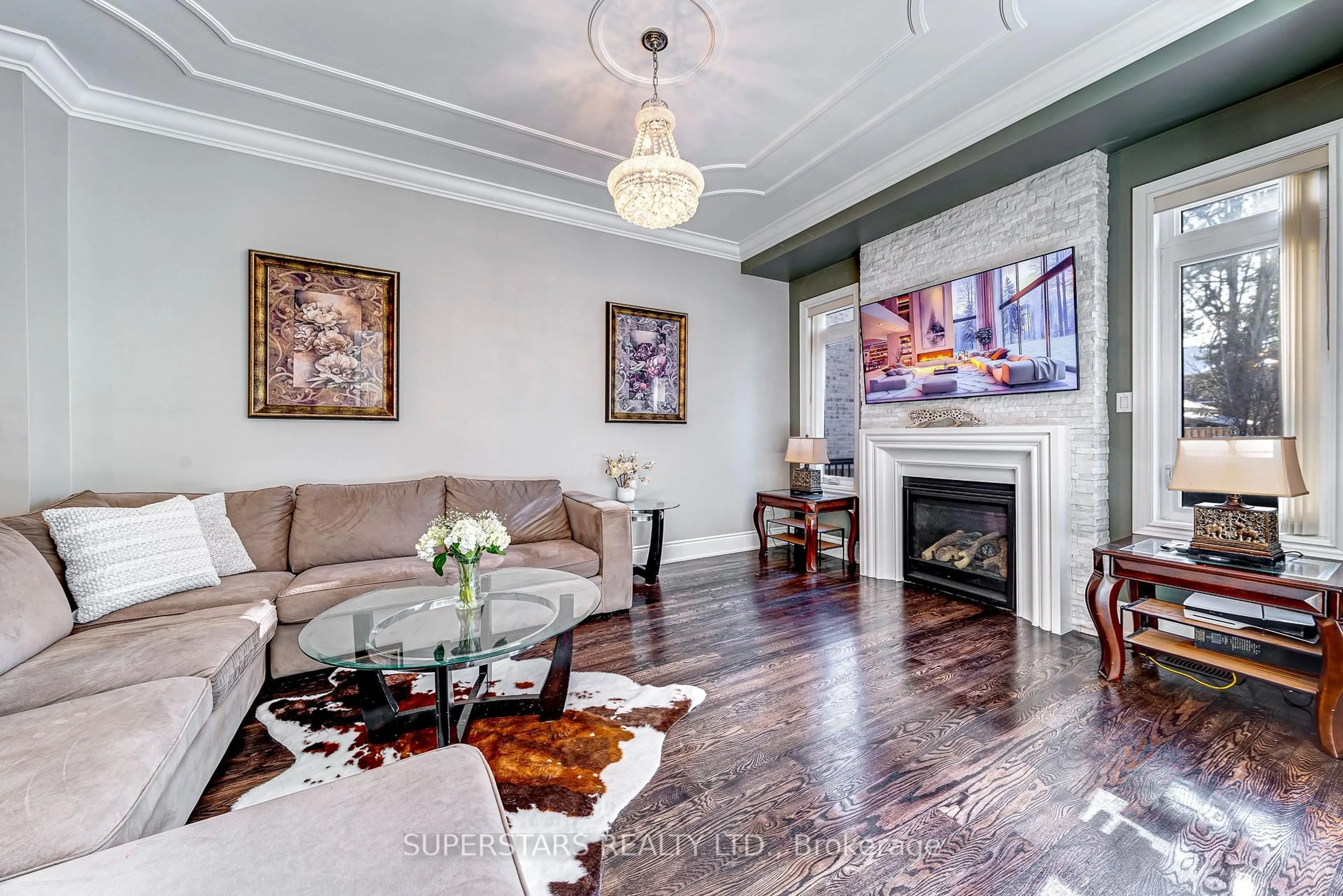 Living room with furniture, unknown for 47 Vitlor Dr, Richmond Hill Ontario L4E 0G3