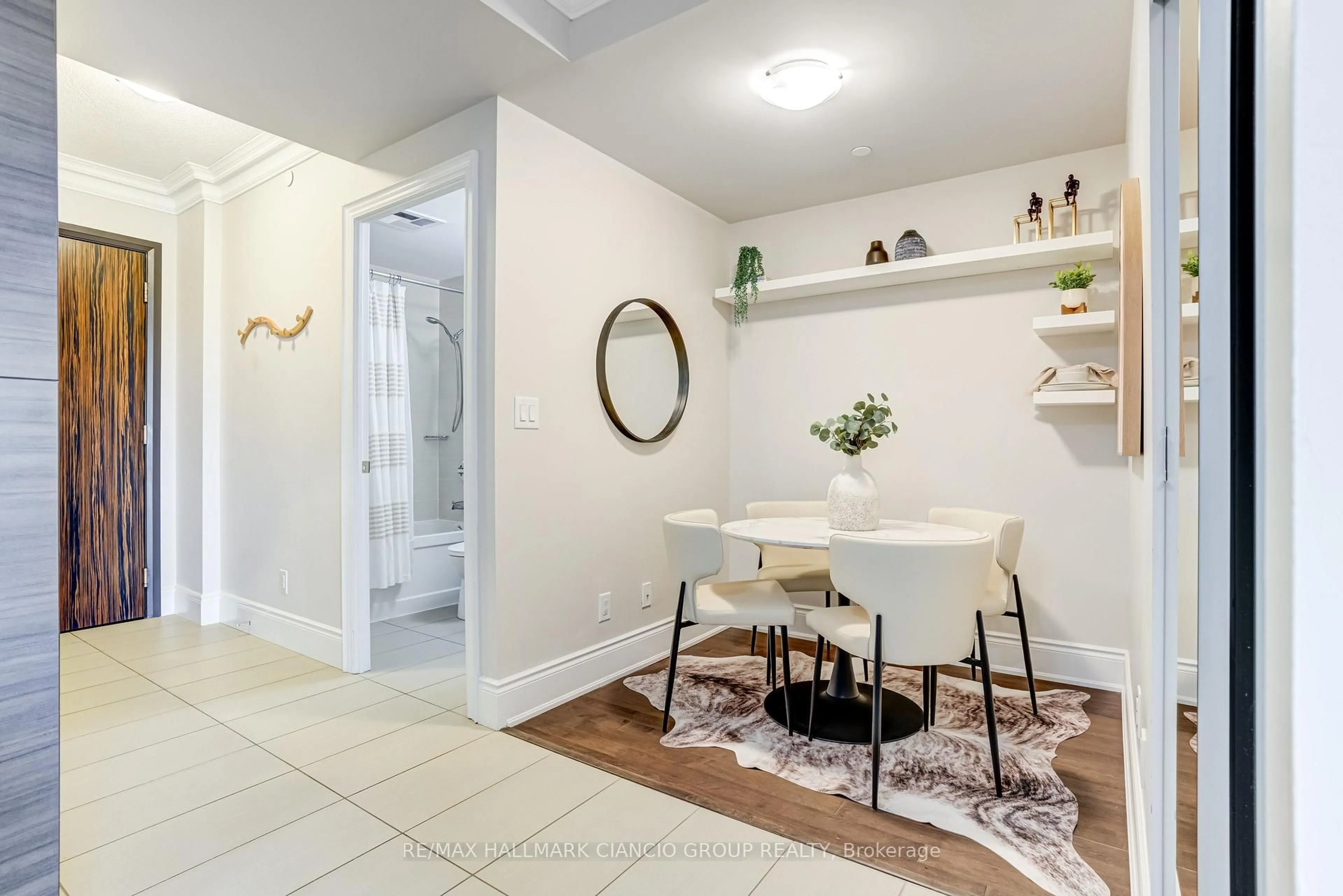 Indoor entryway for 325 South Park Rd #Rg15, Markham Ontario L3T 0B8
