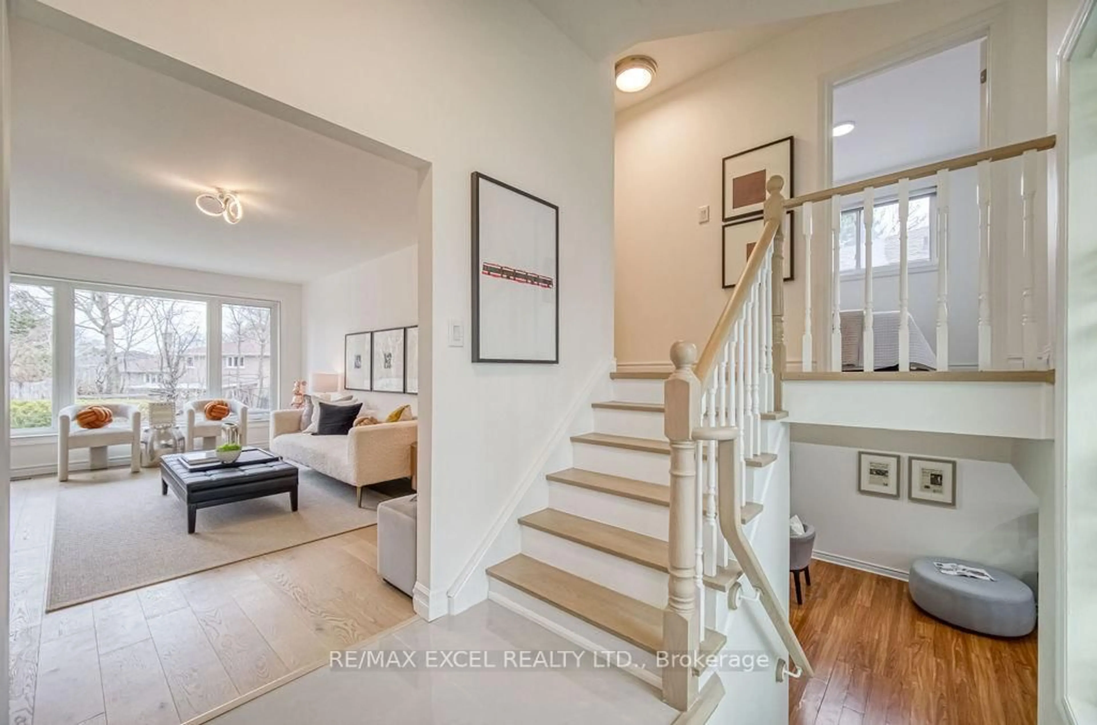Indoor entryway for 5 Lakevista Ave, Markham Ontario L3P 1H4