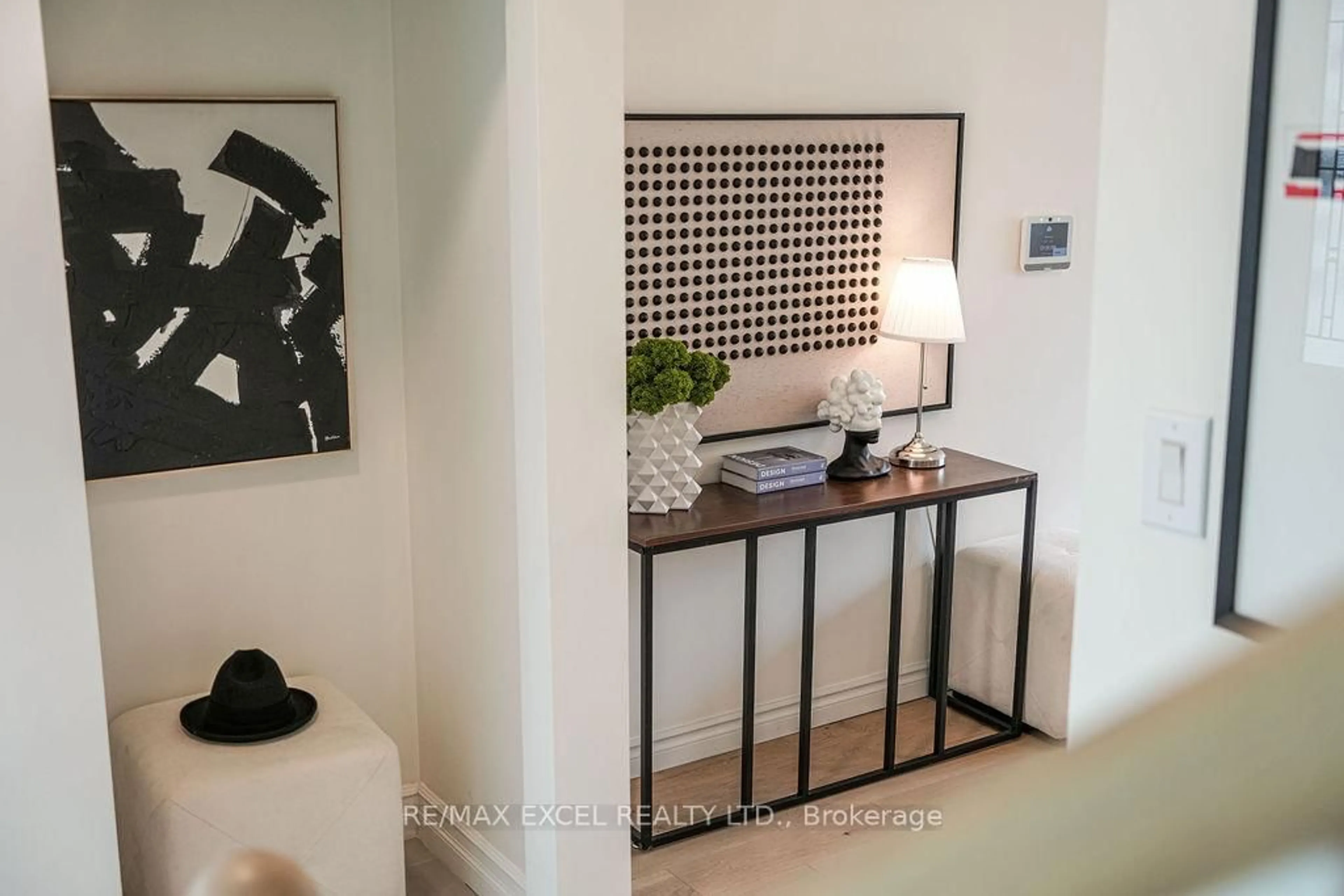 Indoor entryway for 5 Lakevista Ave, Markham Ontario L3P 1H4