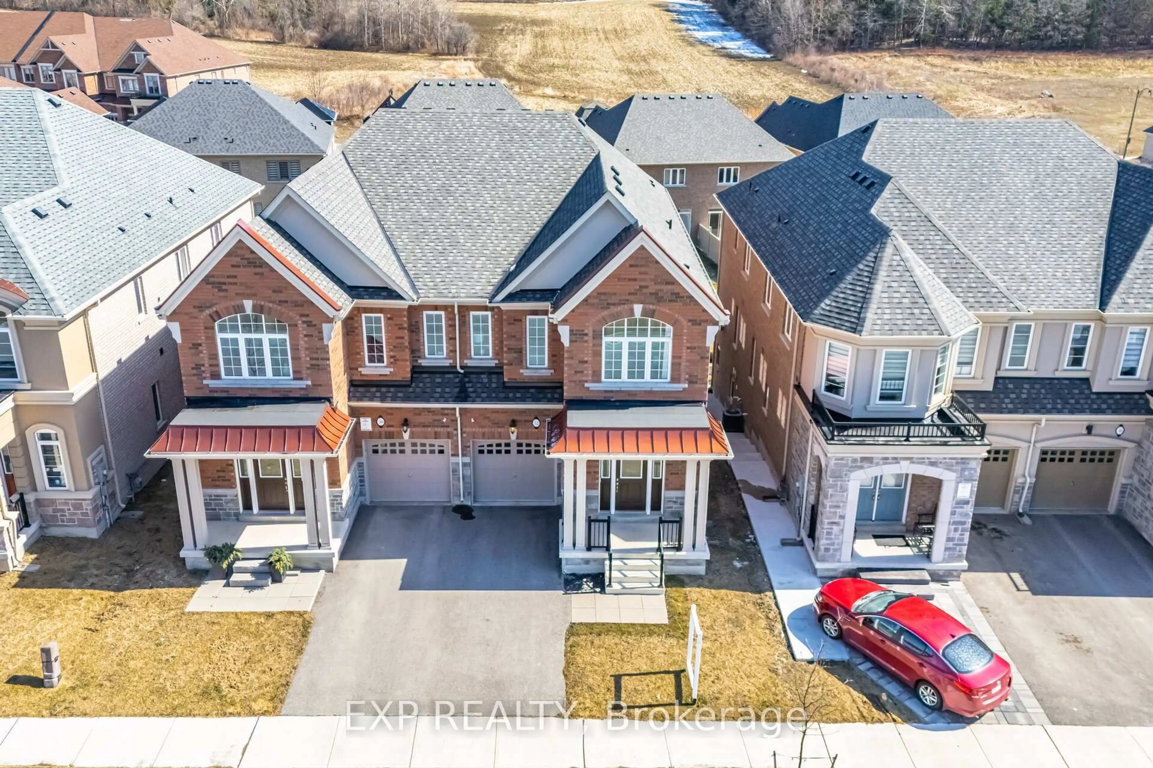 A pic from outside/outdoor area/front of a property/back of a property/a pic from drone, street for 32 Richard Boyd Dr, East Gwillimbury Ontario L9N 0S6