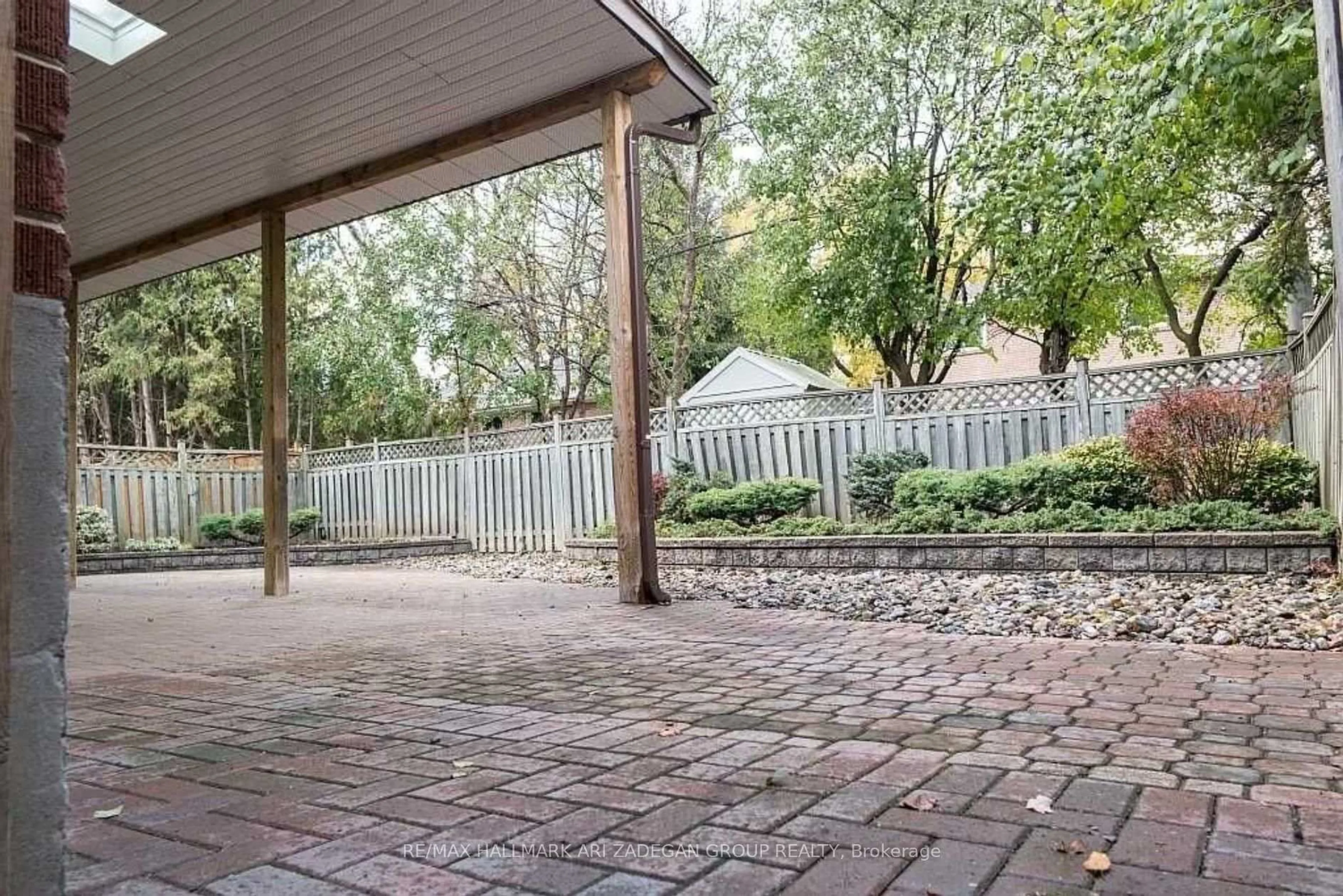 Patio, street for 243 Harrygan Cres, Richmond Hill Ontario L4C 4J2