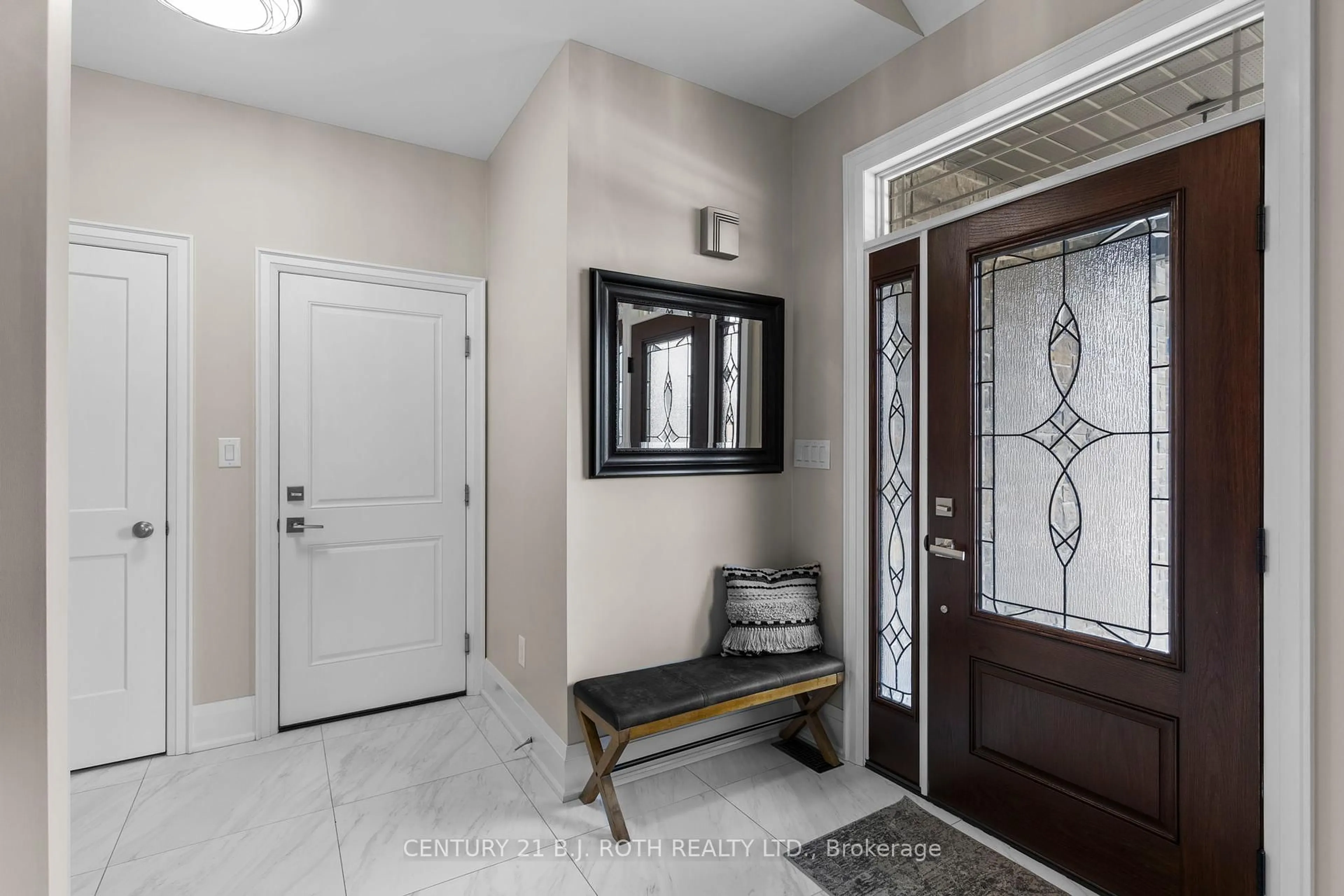 Indoor entryway for 41 OSBORN St, Essa Ontario L0M 1B0
