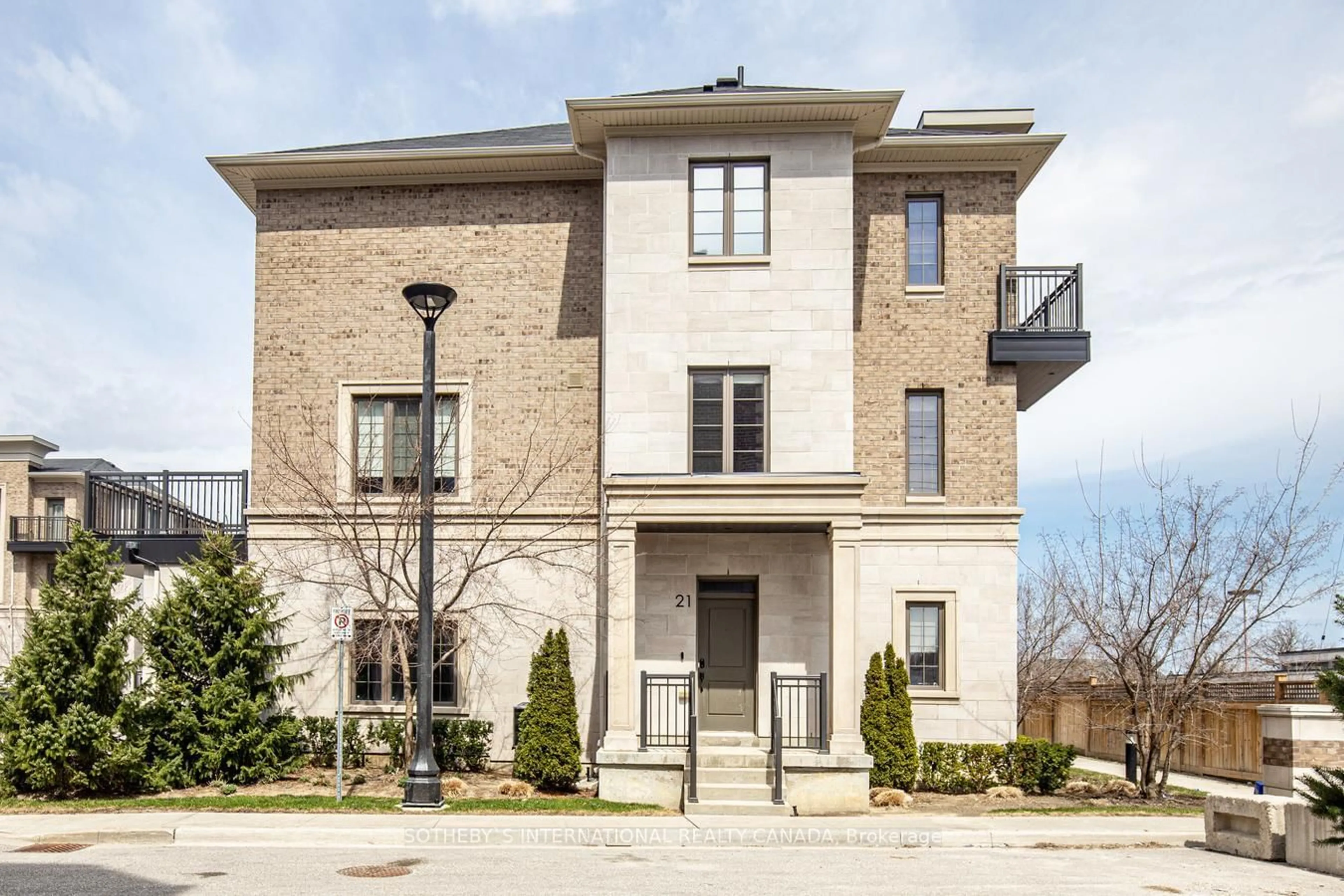 Home with brick exterior material, street for 21 Sir Frederick Banting Way, Markham Ontario L3R 1L4