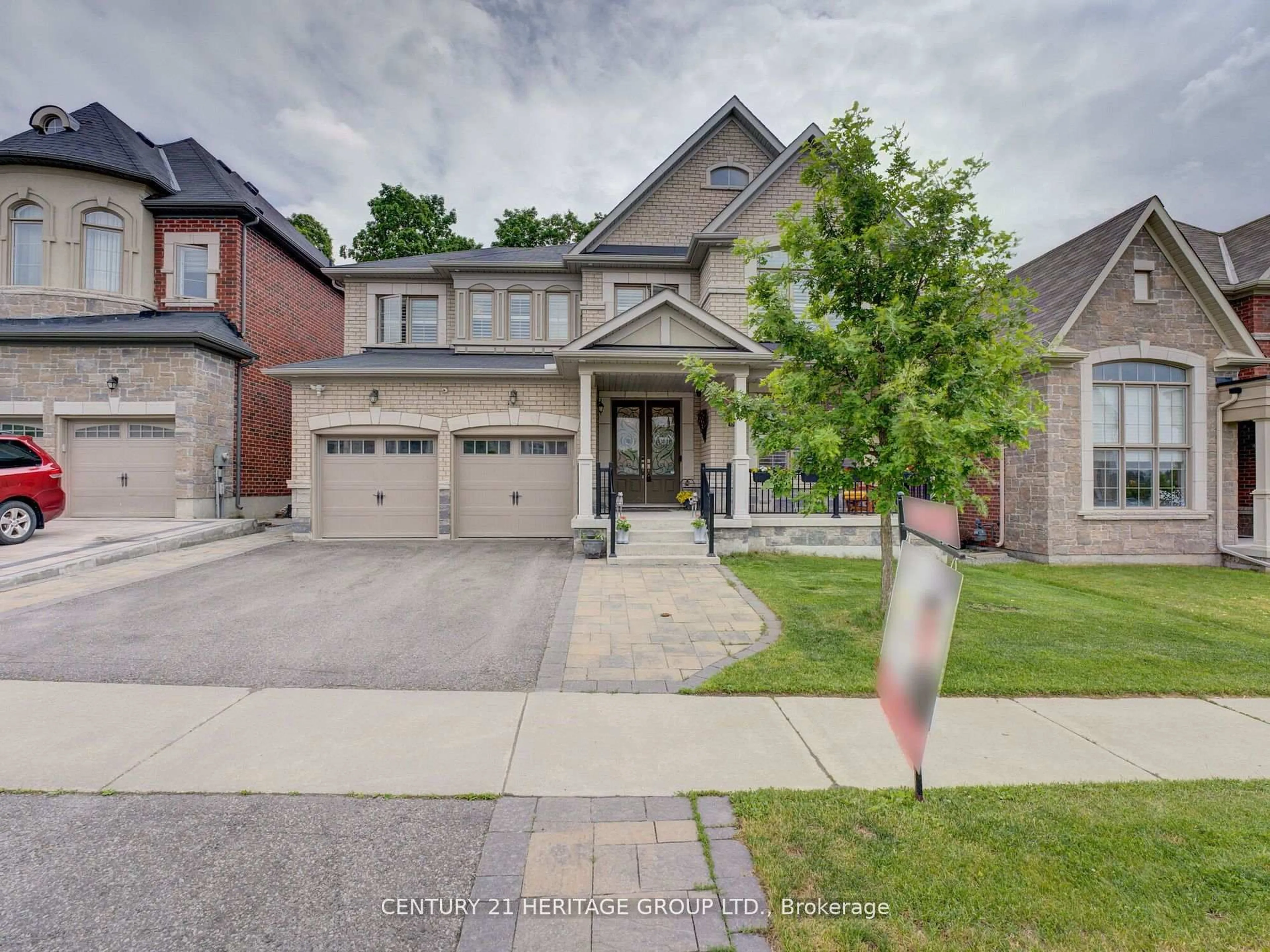 Home with brick exterior material, street for 629 McGregor Farm Tr, Newmarket Ontario L3X 0H3