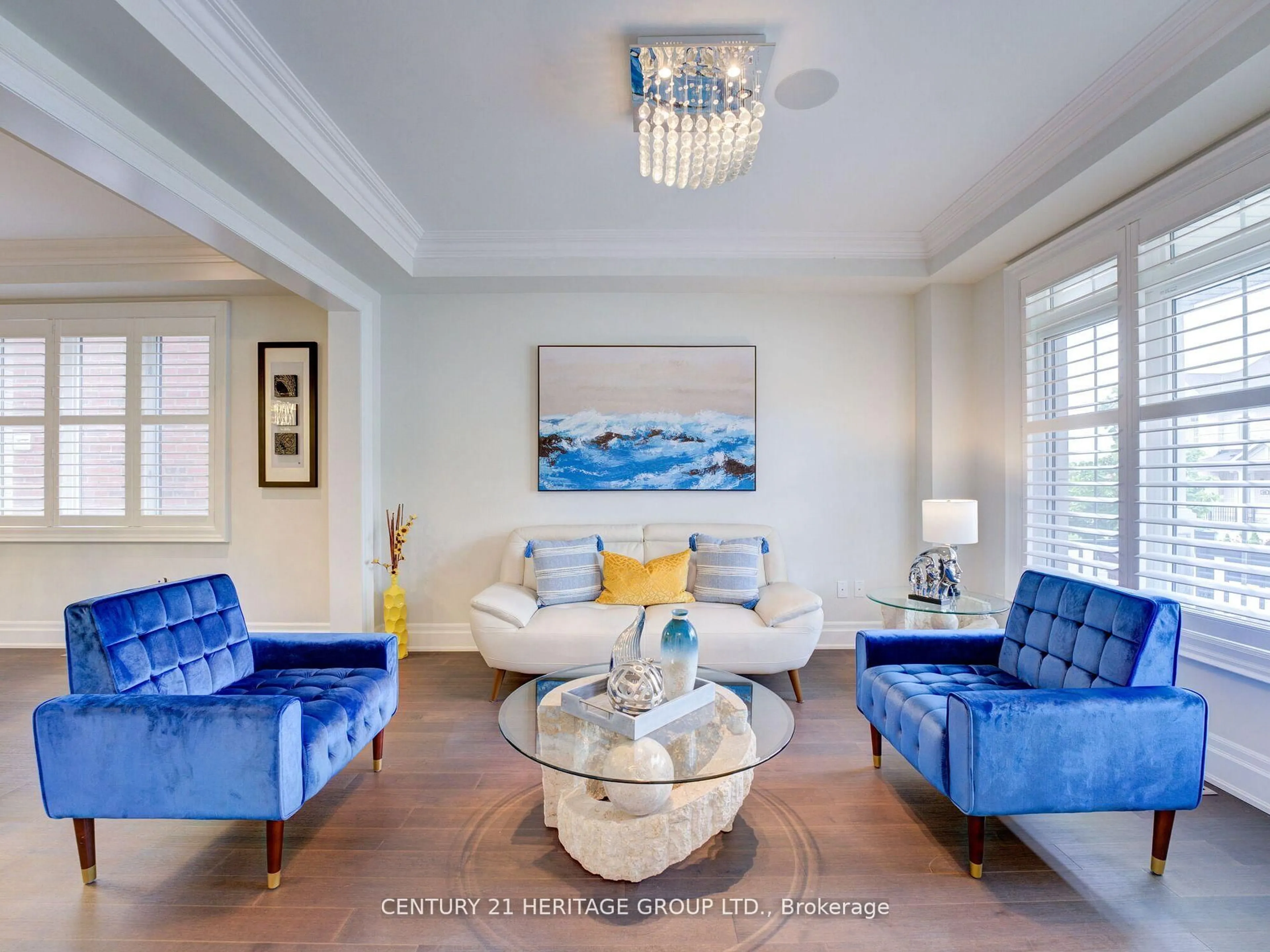Living room with furniture, unknown for 629 McGregor Farm Tr, Newmarket Ontario L3X 0H3