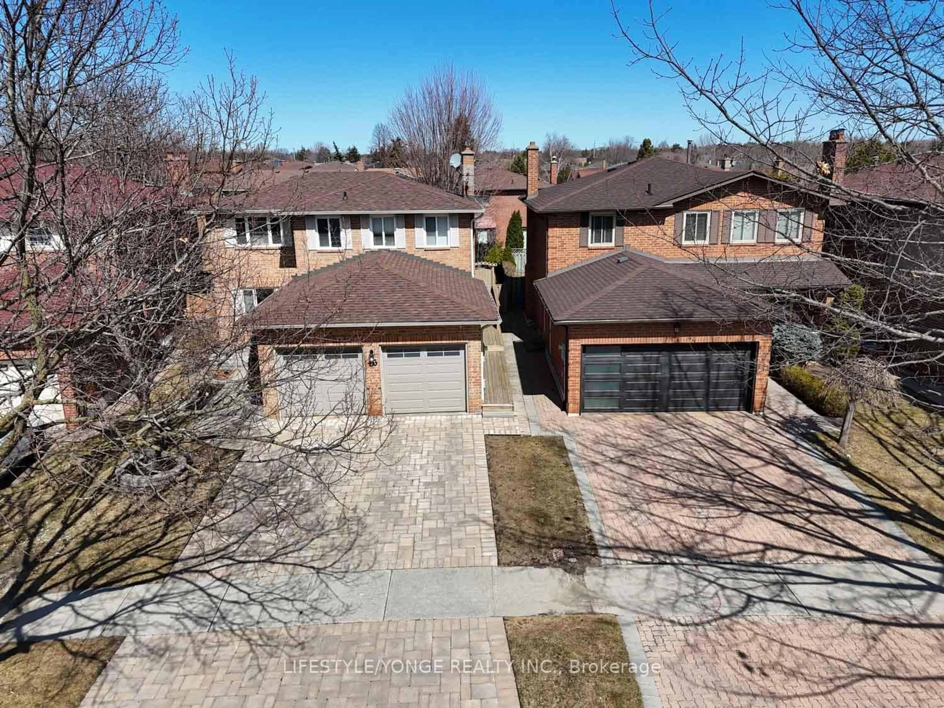 A pic from outside/outdoor area/front of a property/back of a property/a pic from drone, street for 46 Mccallum Dr, Richmond Hill Ontario L4C 7S8