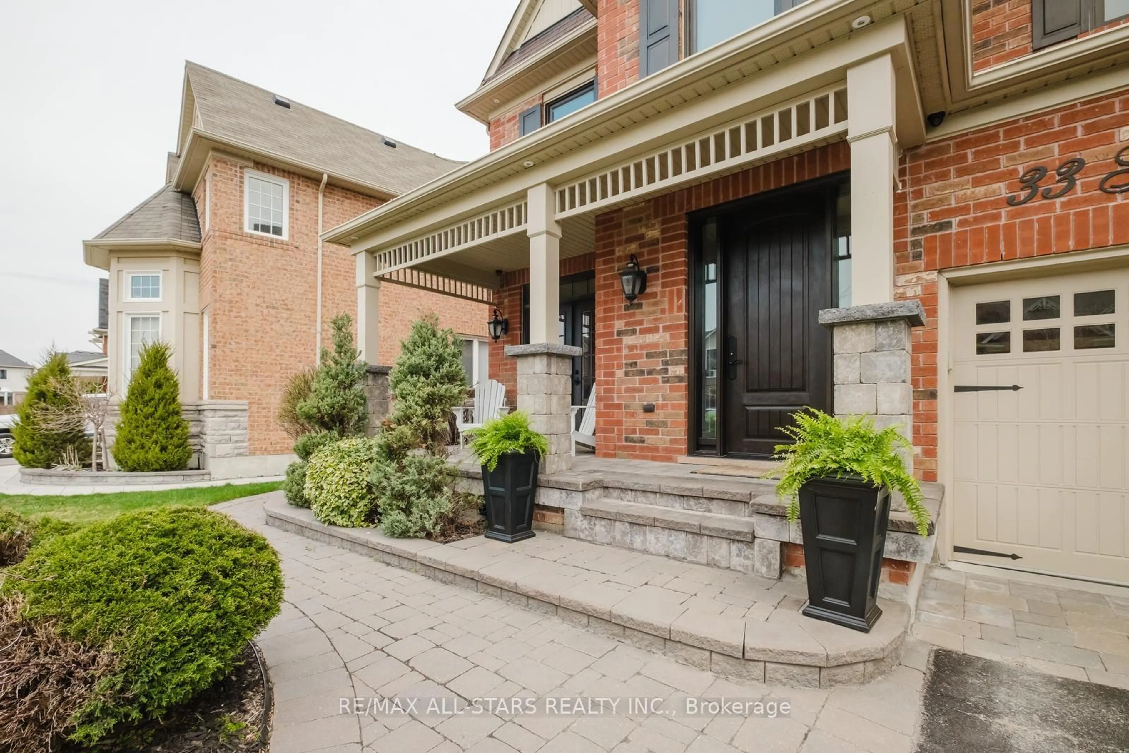Home with brick exterior material, street for 33 Grice Circ, Whitchurch-Stouffville Ontario L4A 0V7