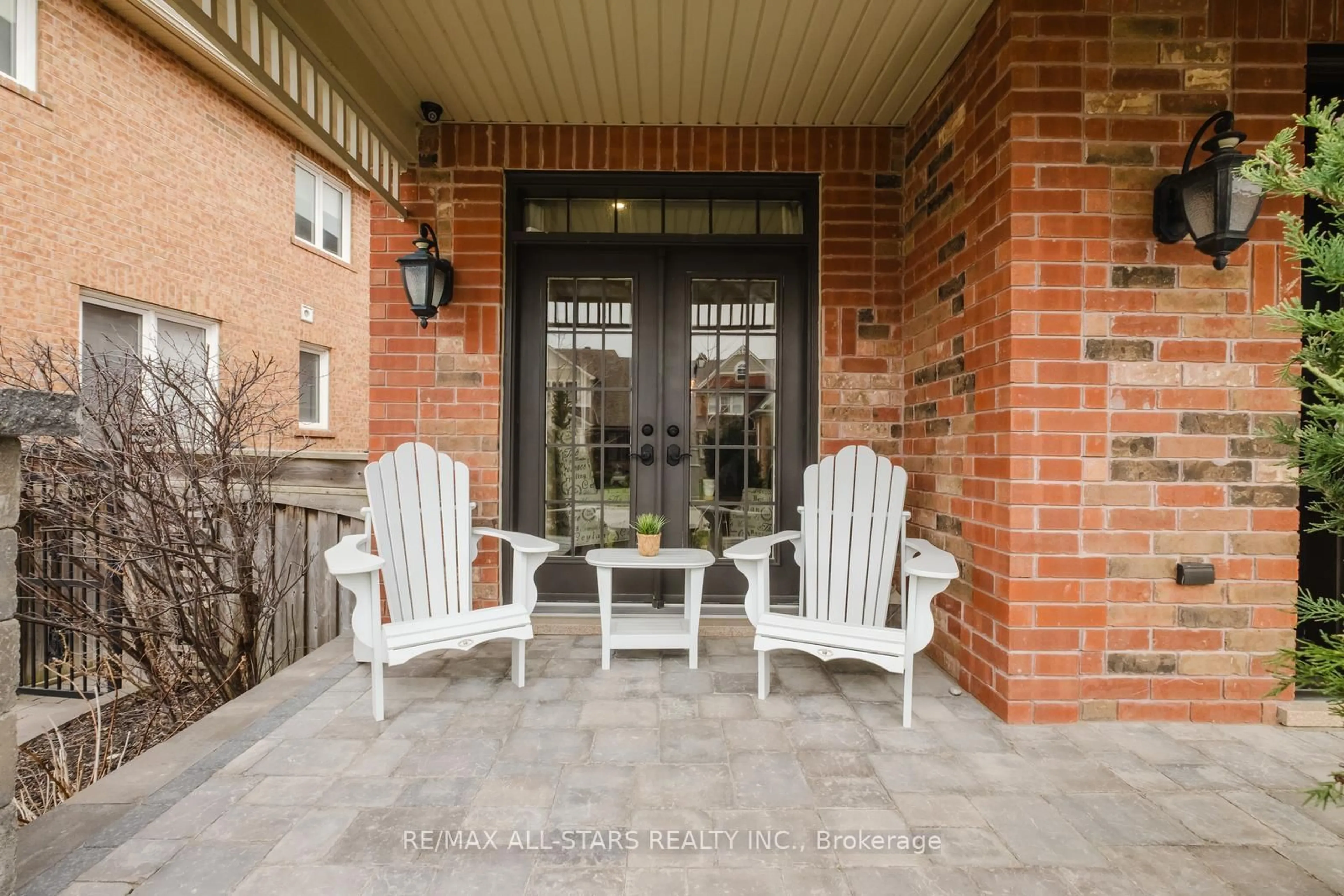 Patio, street for 33 Grice Circ, Whitchurch-Stouffville Ontario L4A 0V7