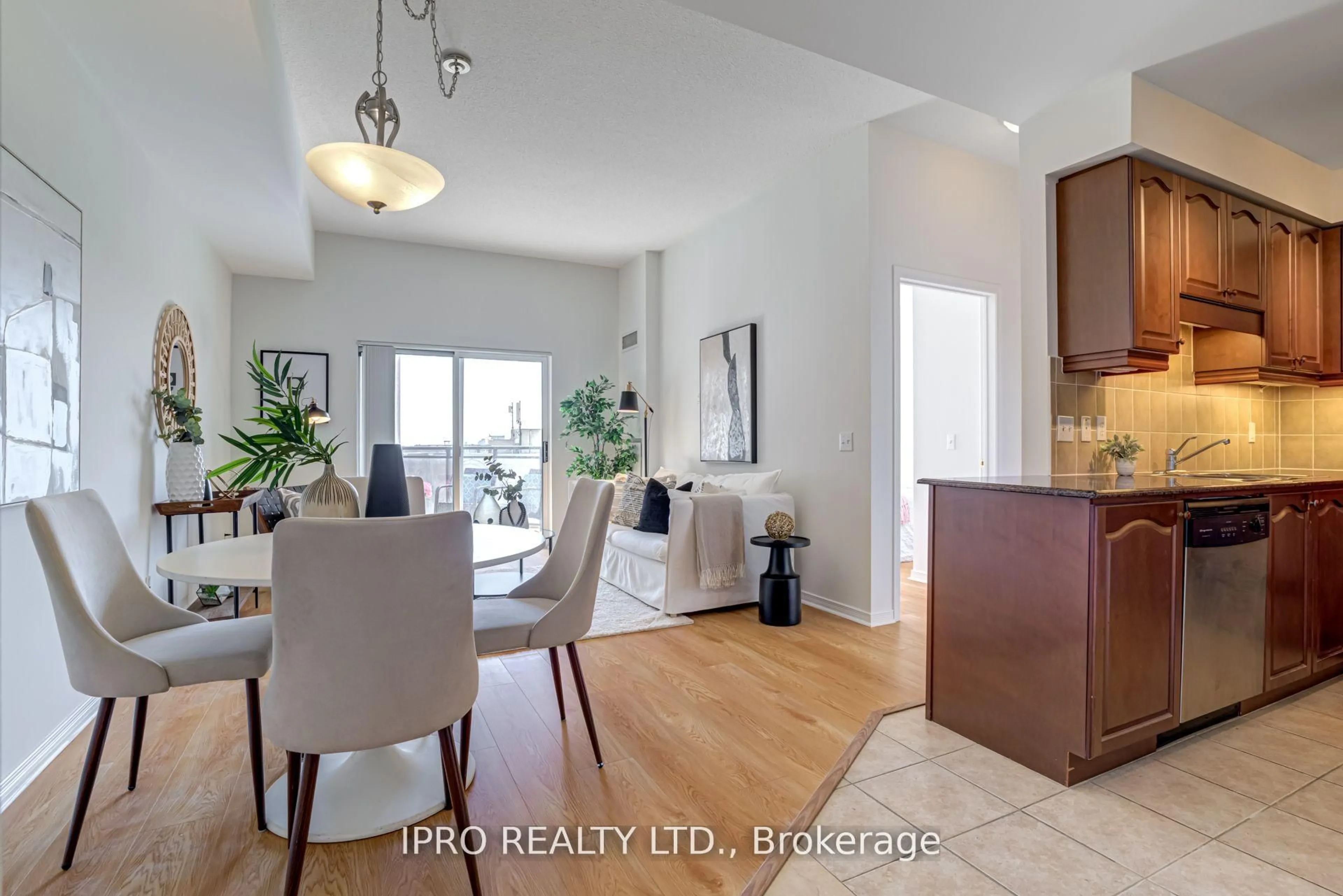 Dining room, wood/laminate floor for 1 Maison Parc Crt #811, Vaughan Ontario L4J 9K1