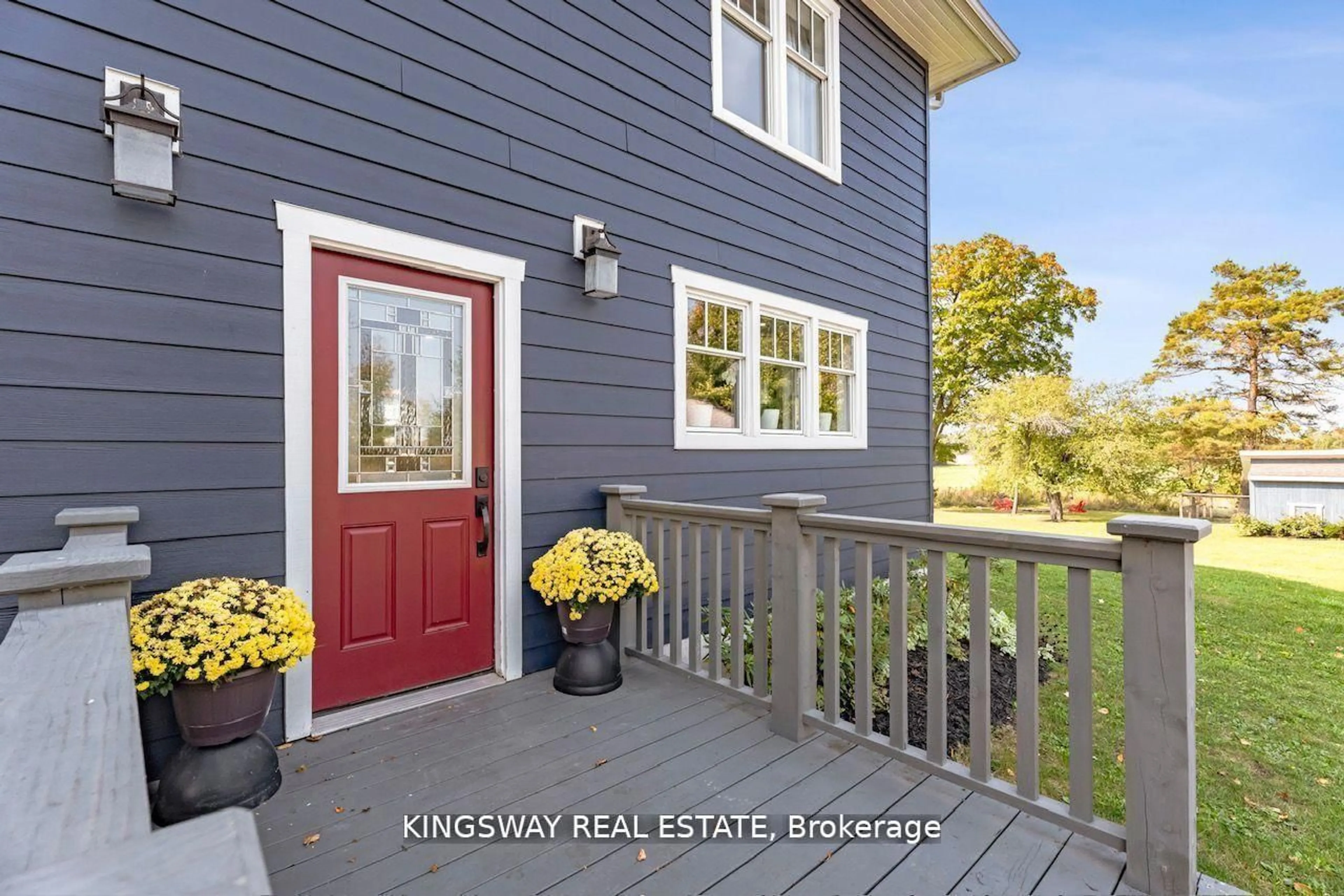 Indoor entryway for 2612 10th Line, Innisfil Ontario L9S 3R2