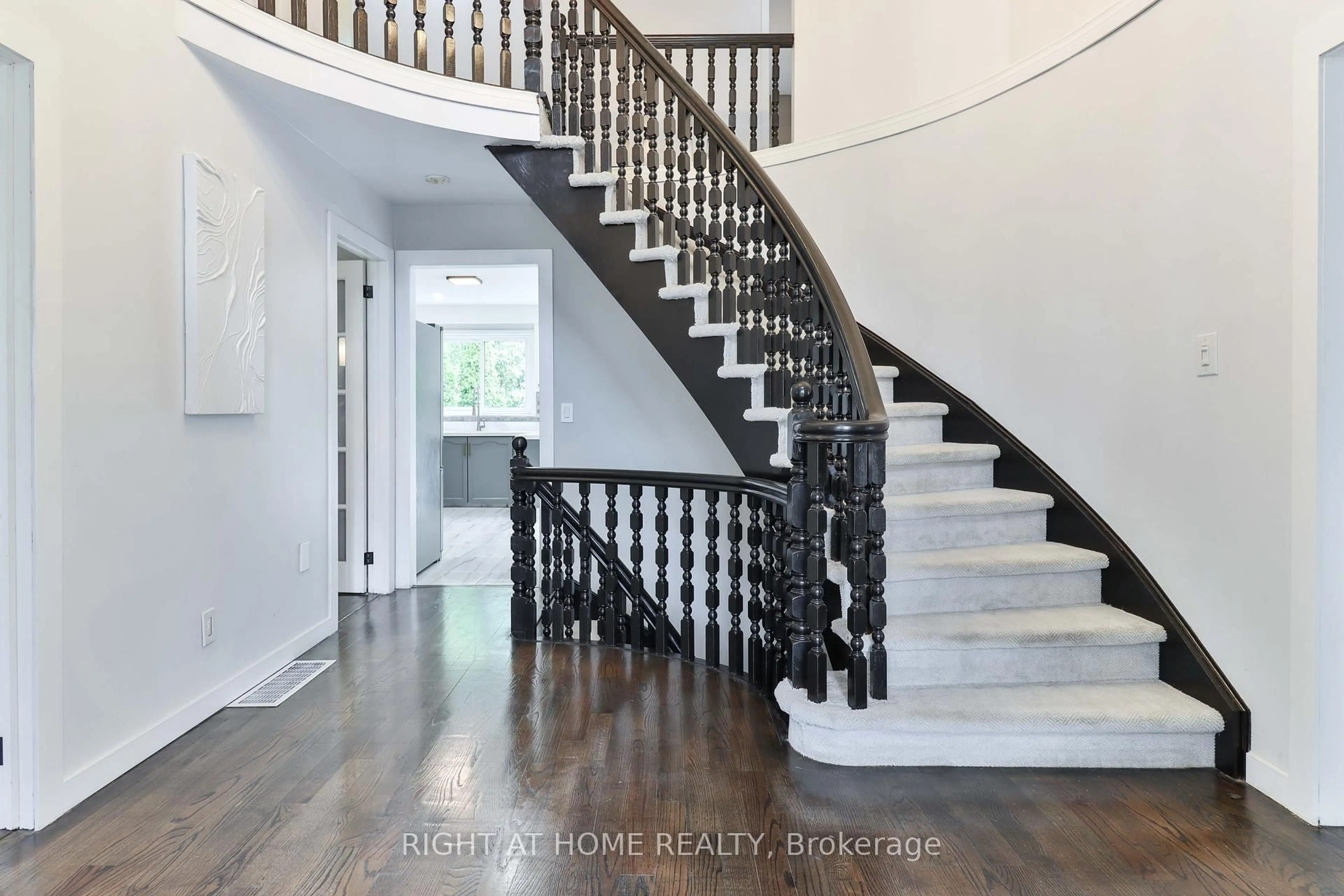 Unknown for 875 Srigley St, Newmarket Ontario L3Y 1Y2