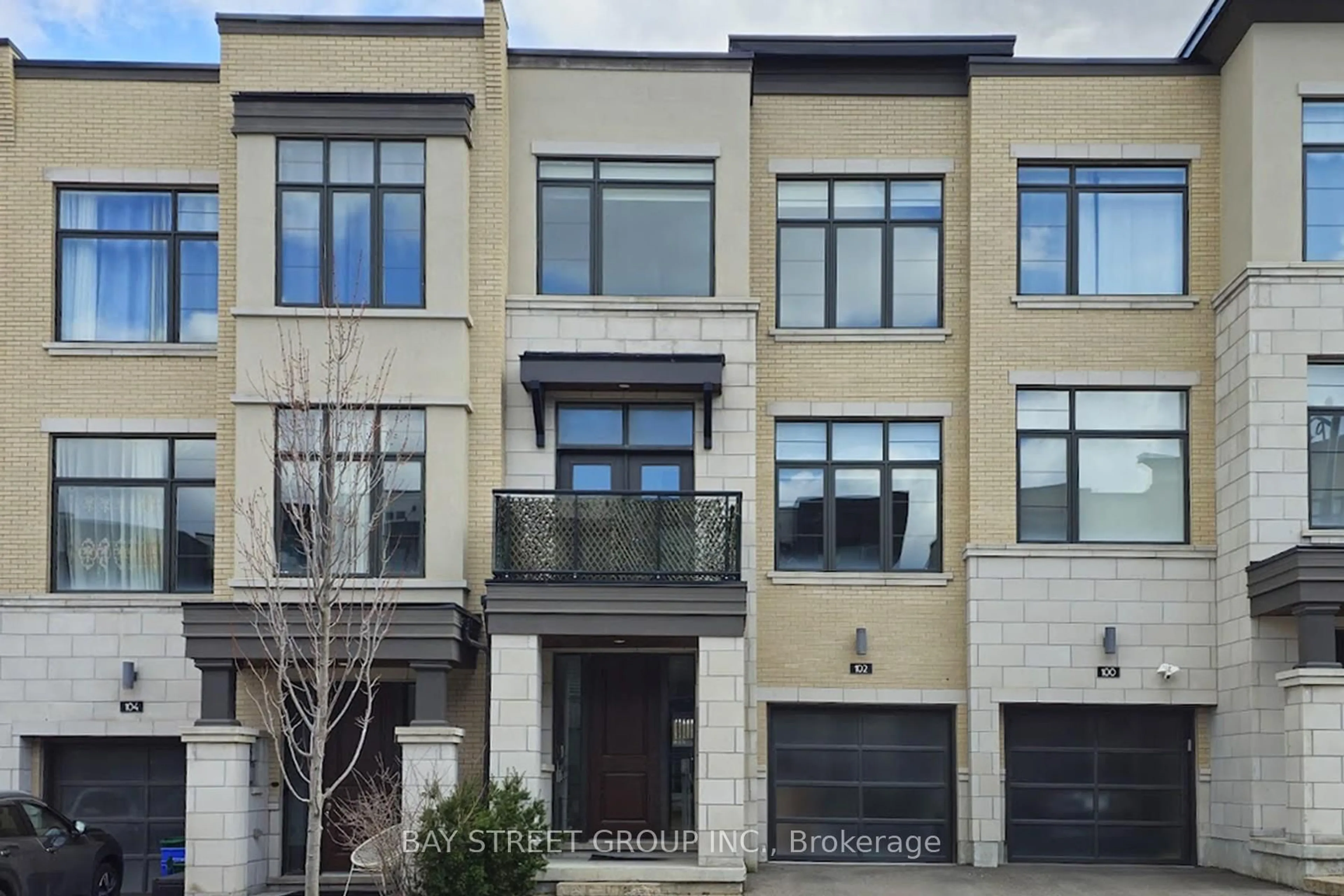 Home with brick exterior material, street for 102 Carrville Woods Circ, Vaughan Ontario L6A 4Z6