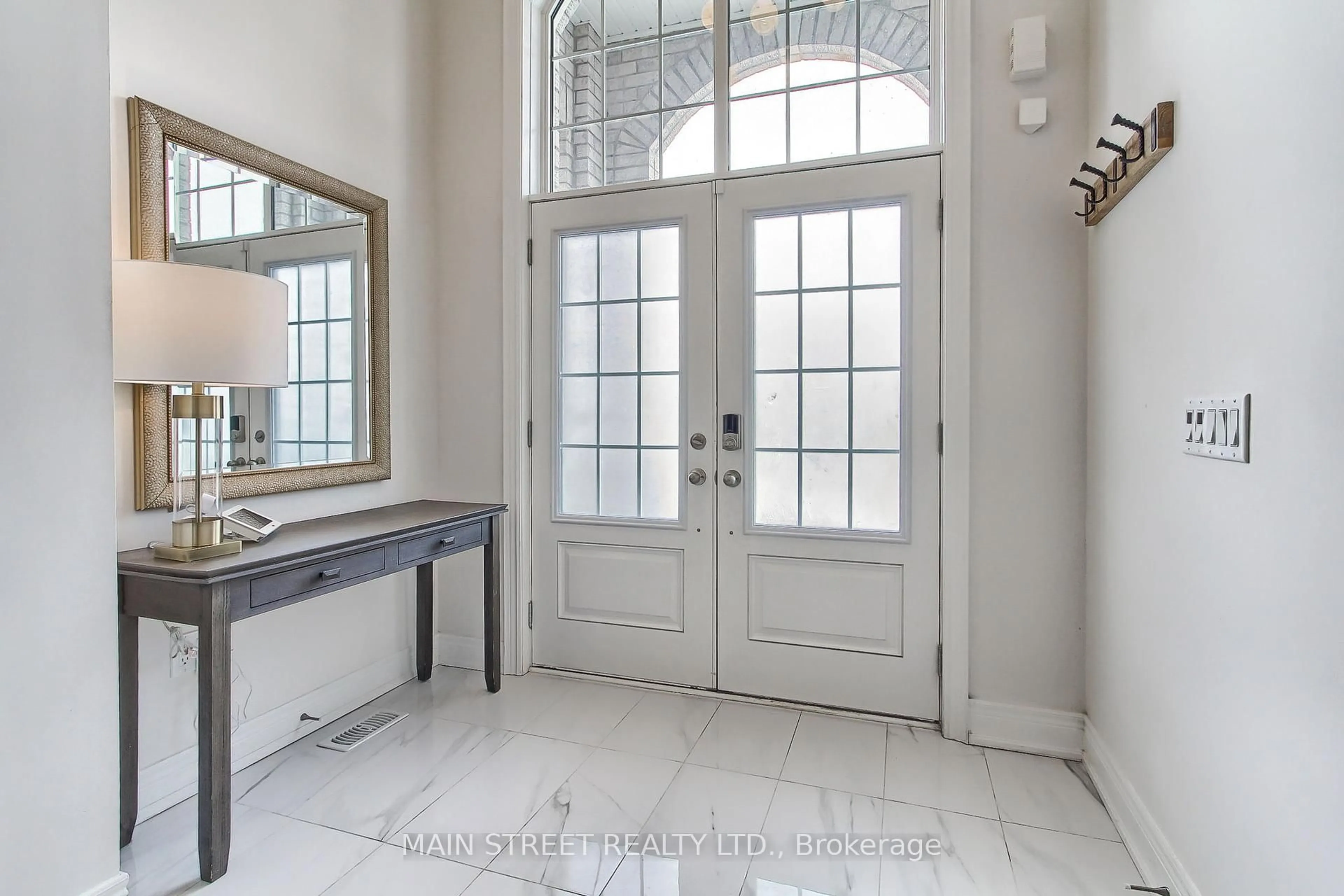 Indoor entryway for 20 Terrell Ave, Georgina Ontario L4P 2G6