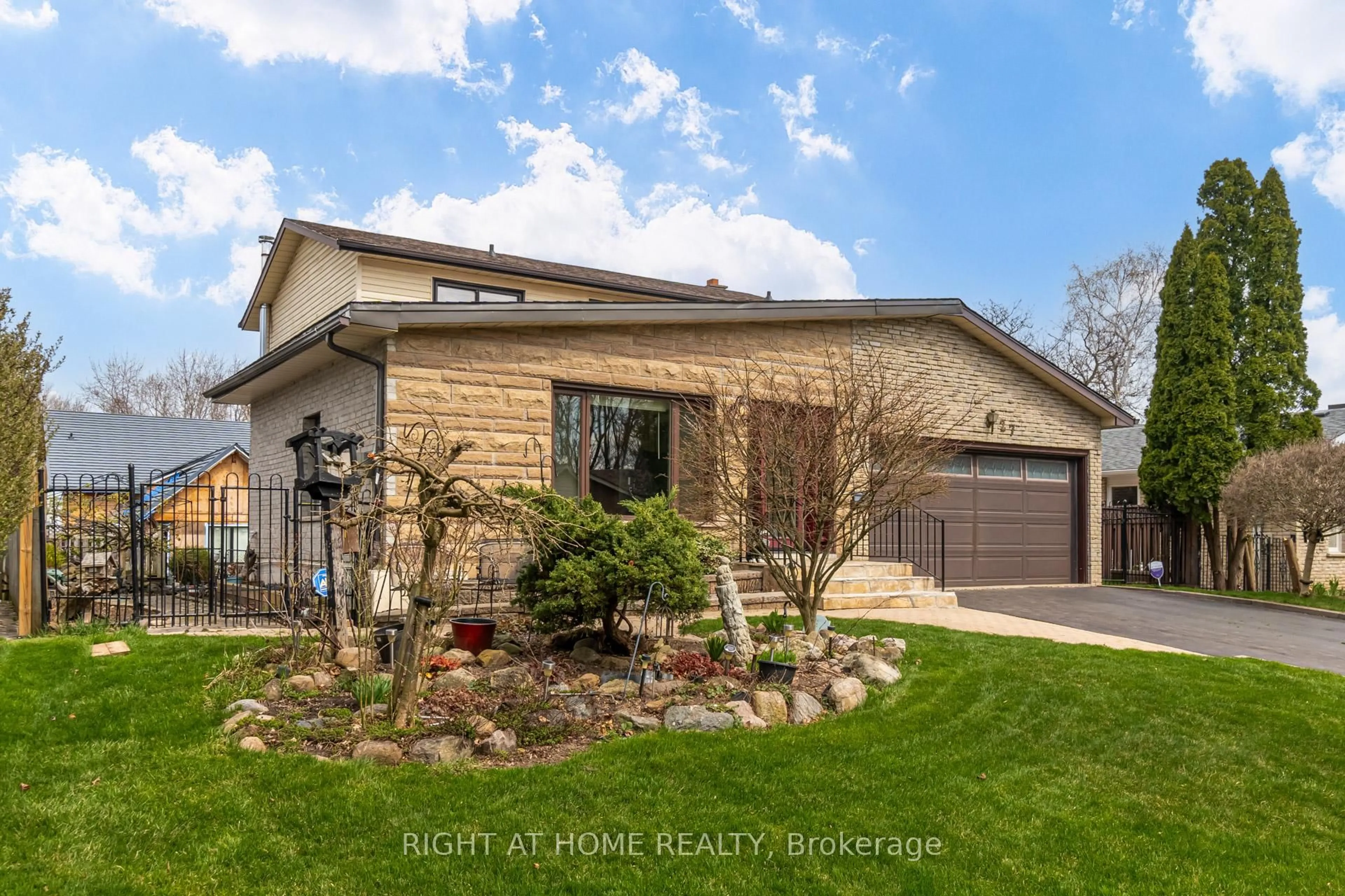 Home with brick exterior material, street for 27 Sir Kay Dr, Markham Ontario L3P 2Y9