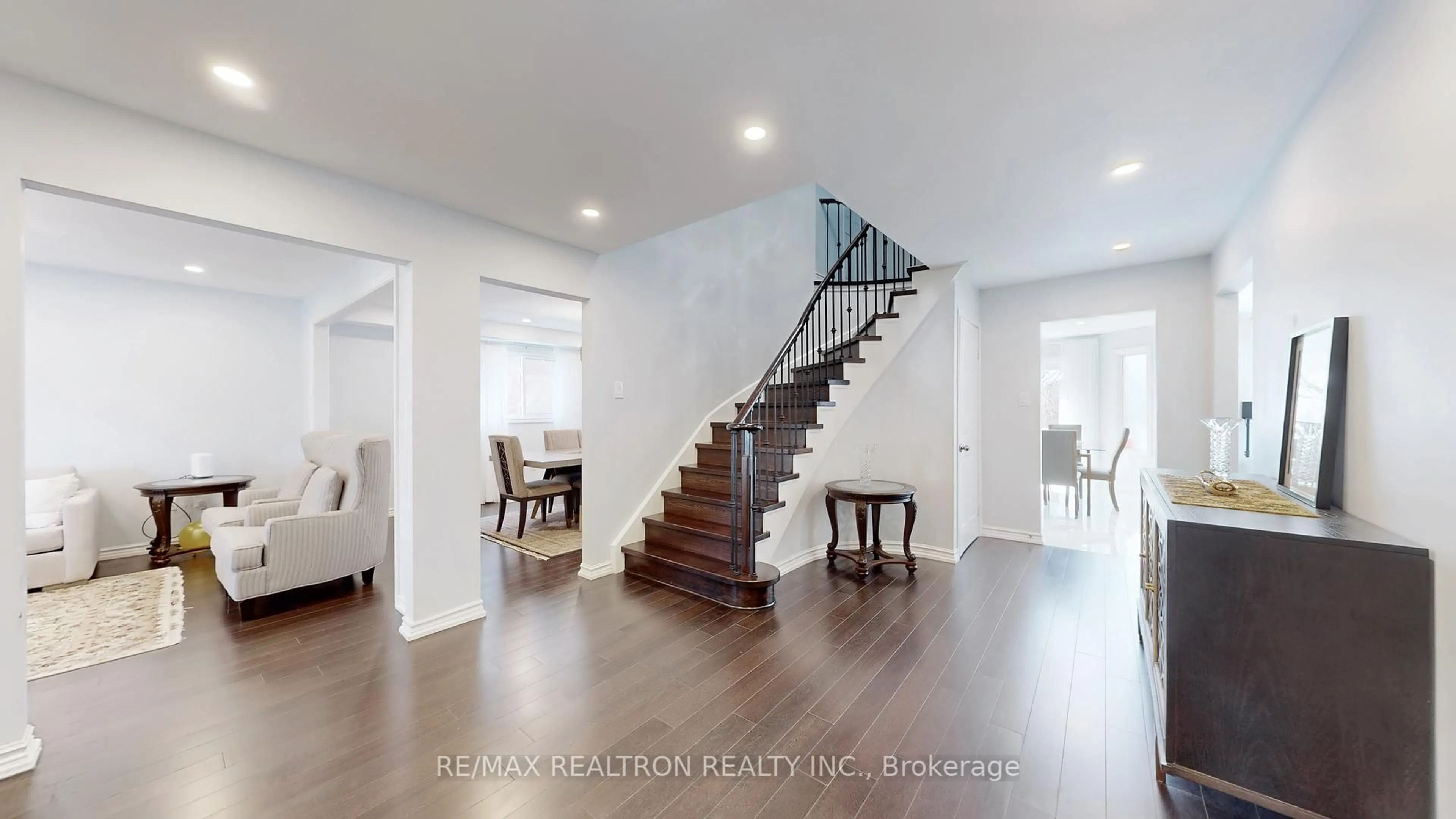 Unknown for 426 Herridge Circ, Newmarket Ontario L3Y 7H6