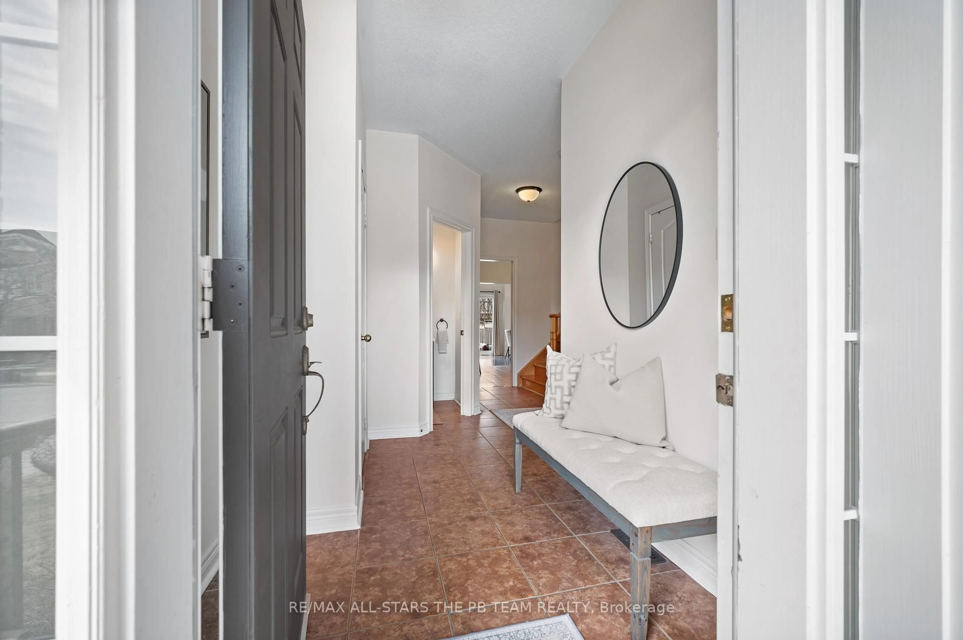 Indoor entryway for 42 Spring Arbour Rd, Vaughan Ontario L4J 0C3