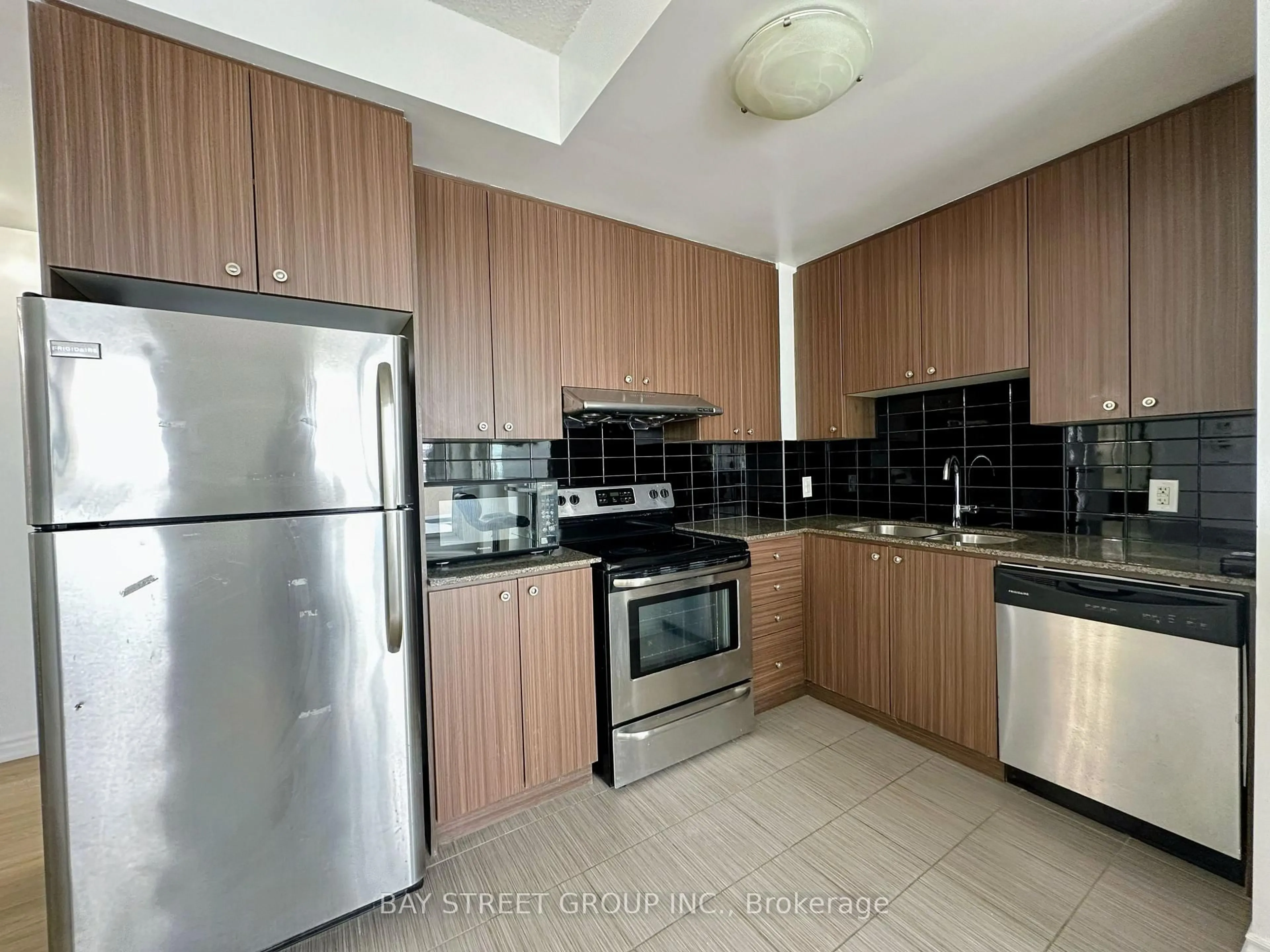 Standard kitchen, unknown for 8323 Kennedy Rd #522, Markham Ontario L3R 5W7