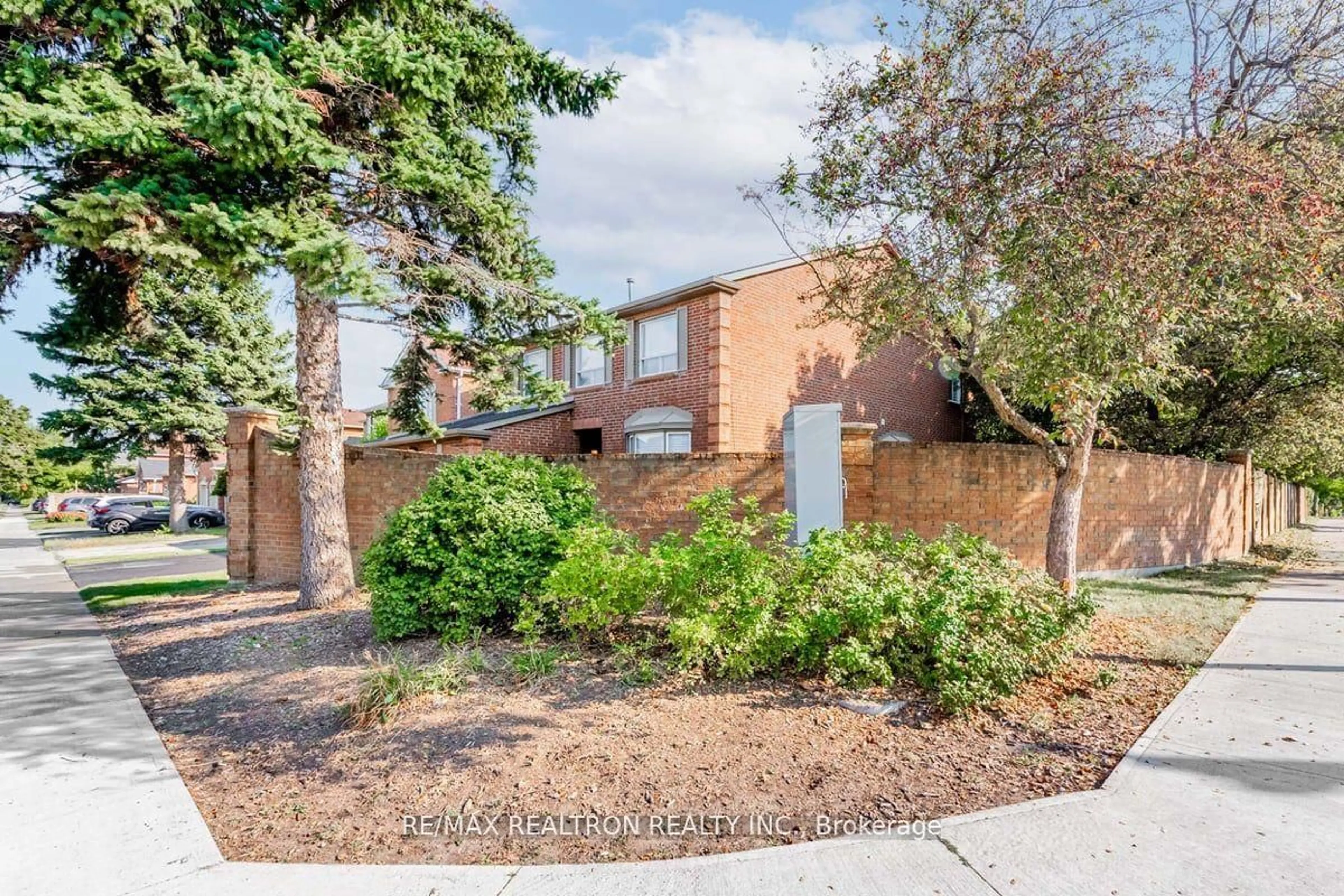 Unknown for 209 Charles St, Vaughan Ontario L4J 3A2