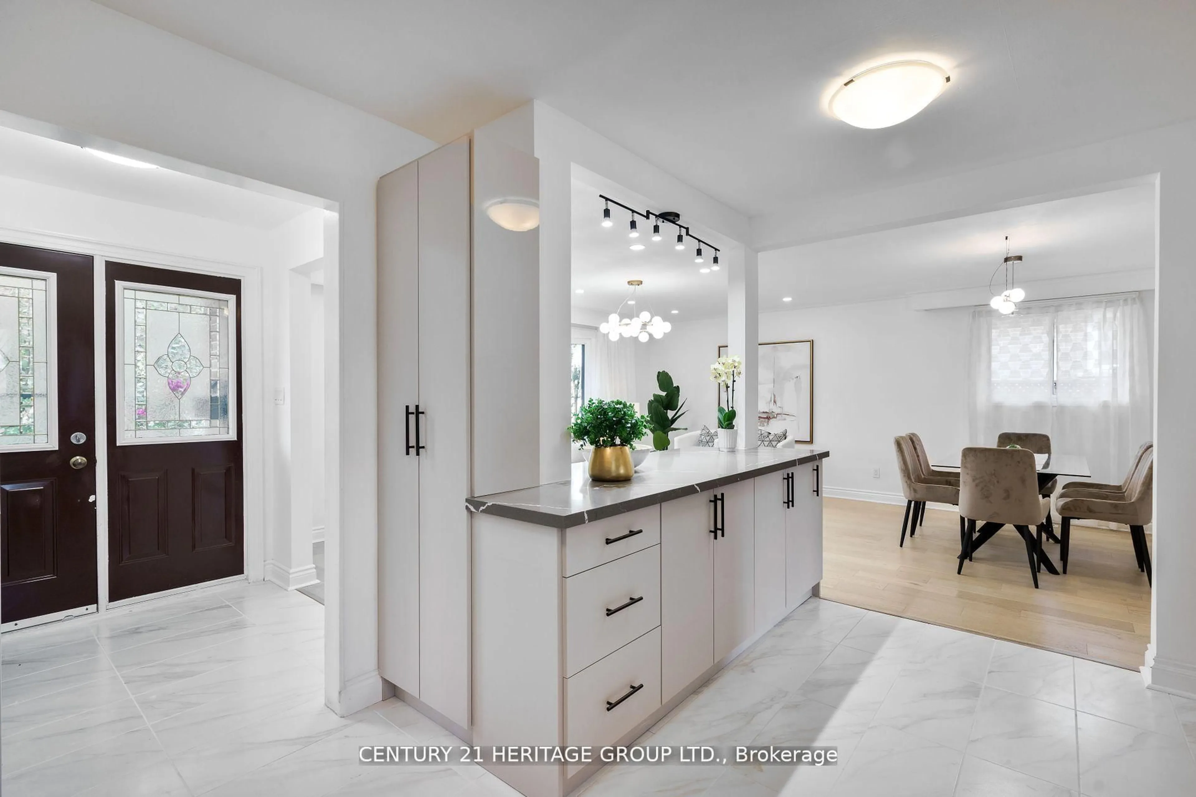 Contemporary kitchen, ceramic/tile floor for 298 Roywood Cres, Newmarket Ontario L3Y 1A5