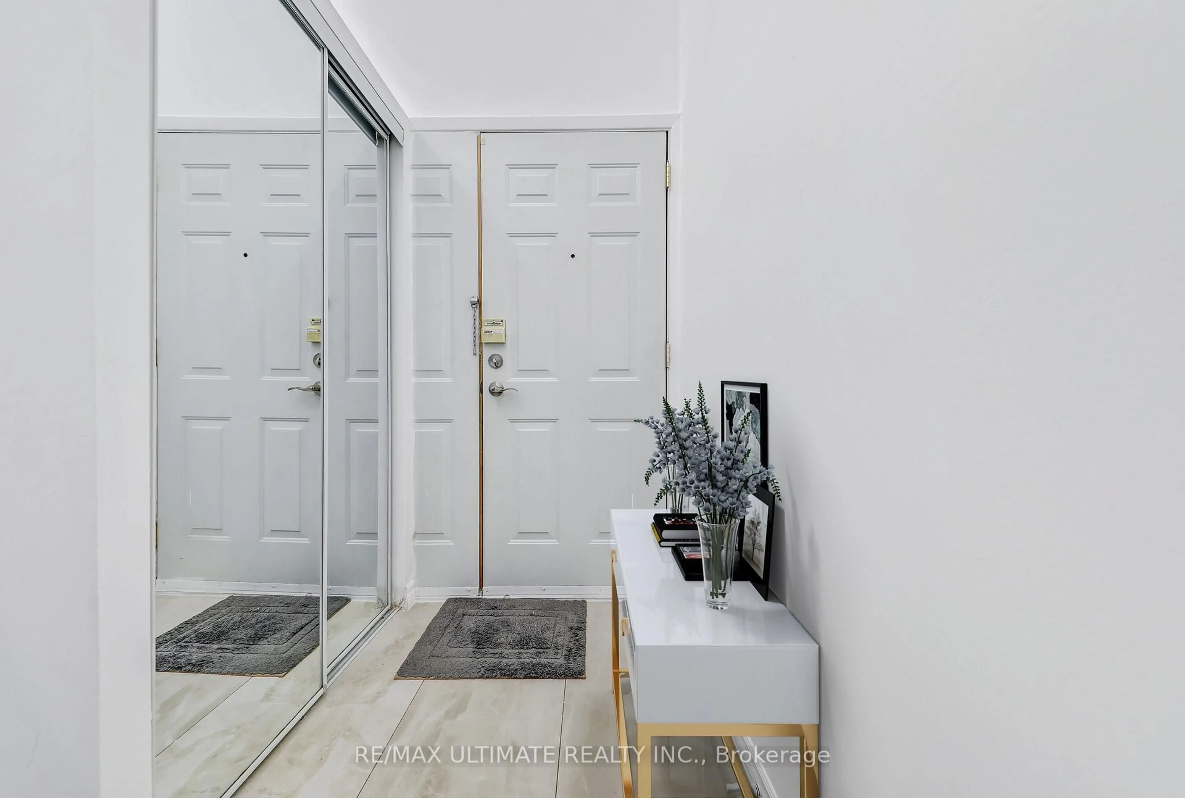 Indoor entryway for 1768 John St, Markham Ontario L3T 1Y9