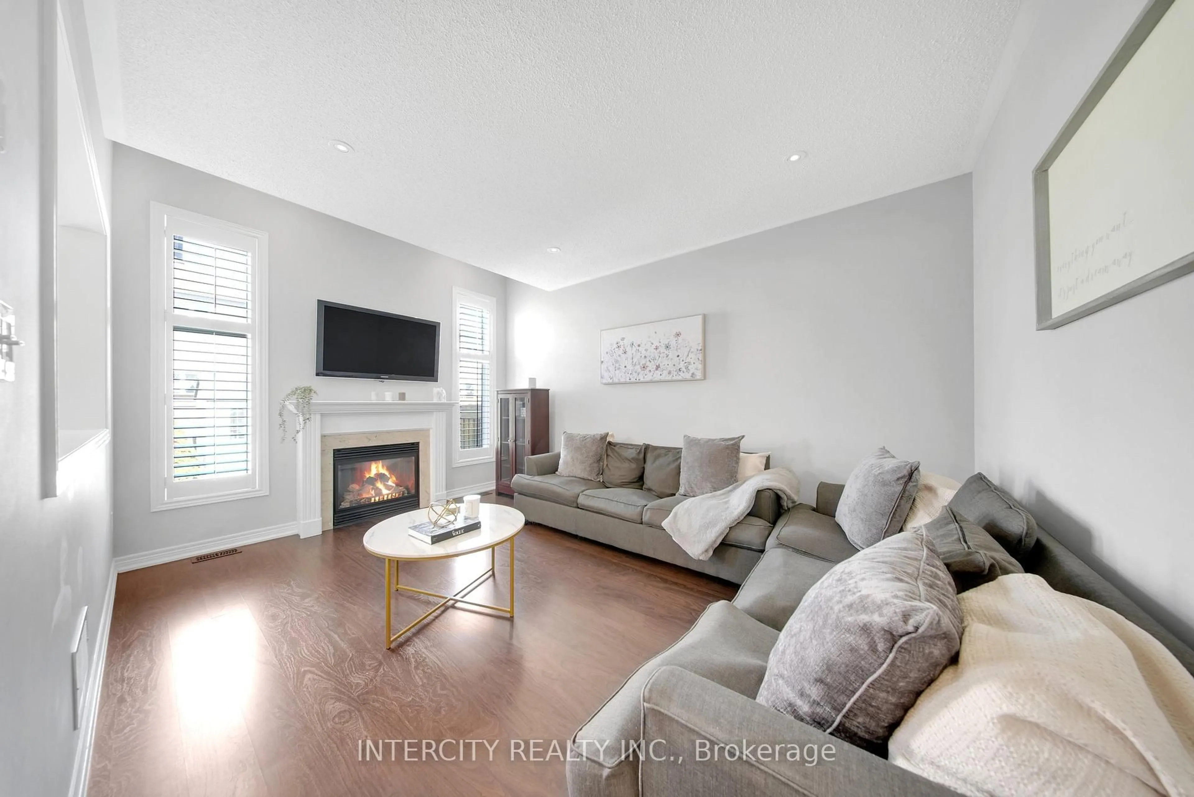Living room with furniture, unknown for 16 Heathcliffe Dr, Vaughan Ontario L4H 0J9