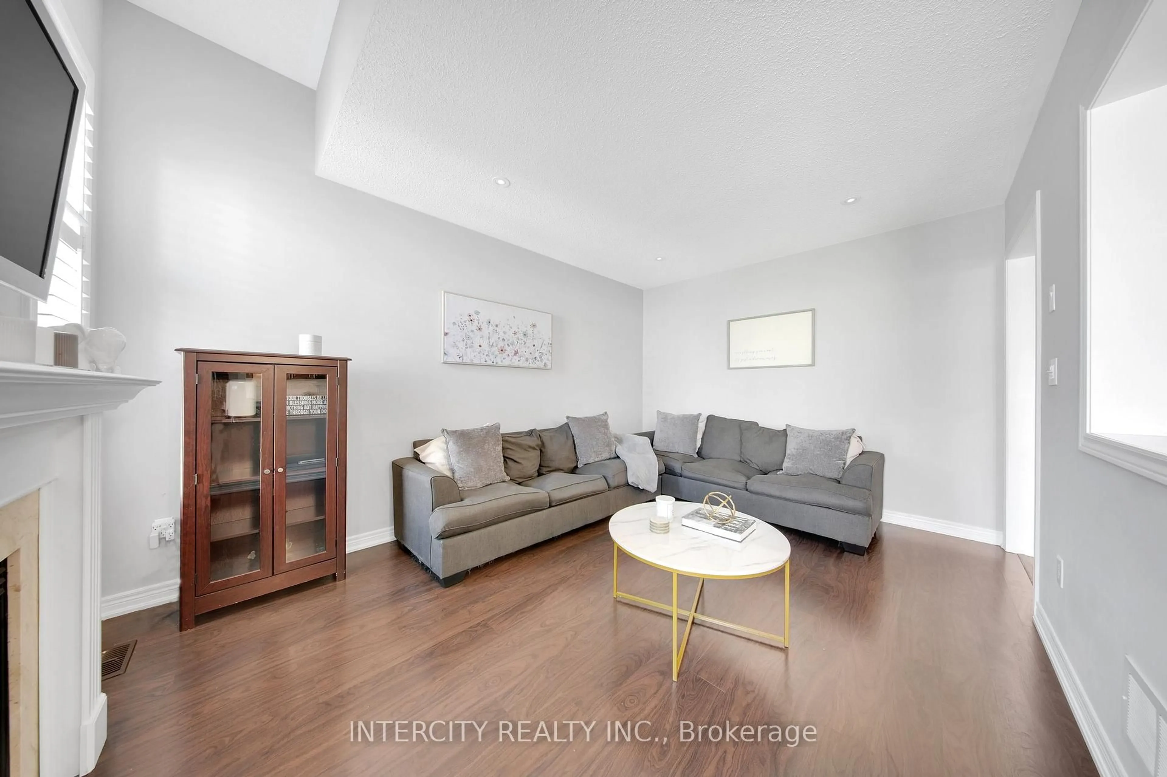 Living room with furniture, unknown for 16 Heathcliffe Dr, Vaughan Ontario L4H 0J9