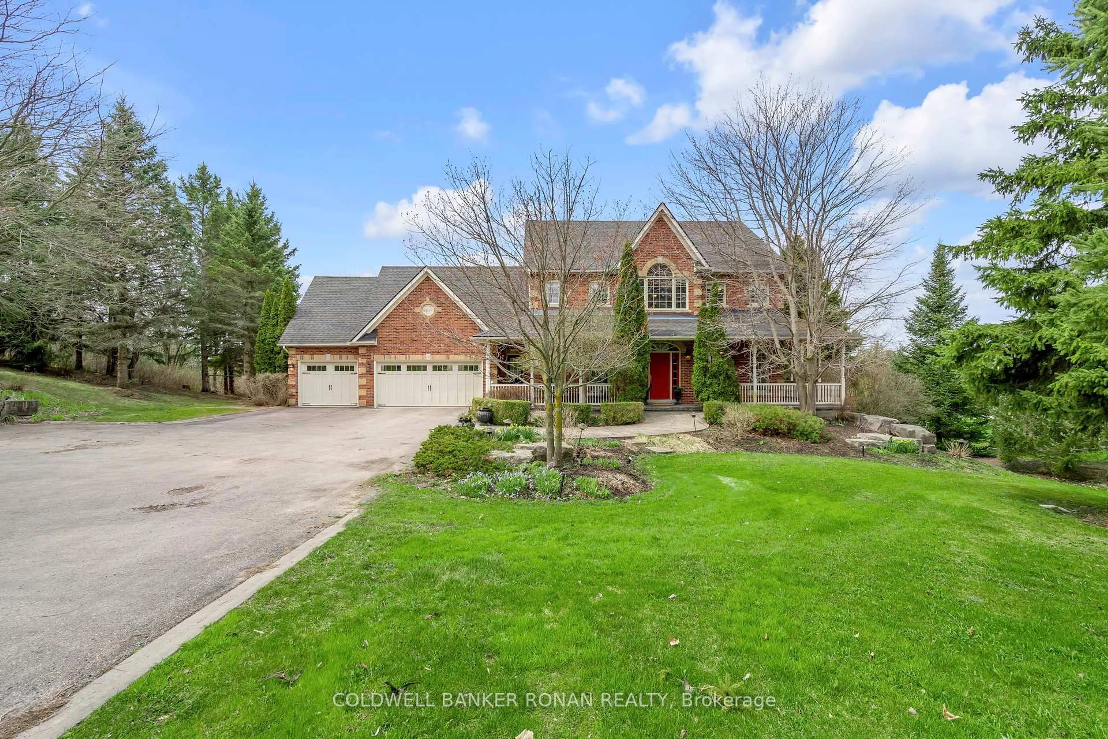 A pic from outside/outdoor area/front of a property/back of a property/a pic from drone, water/lake/river/ocean view for 38 Tecumseth Heights Dr, New Tecumseth Ontario L0G 1W0