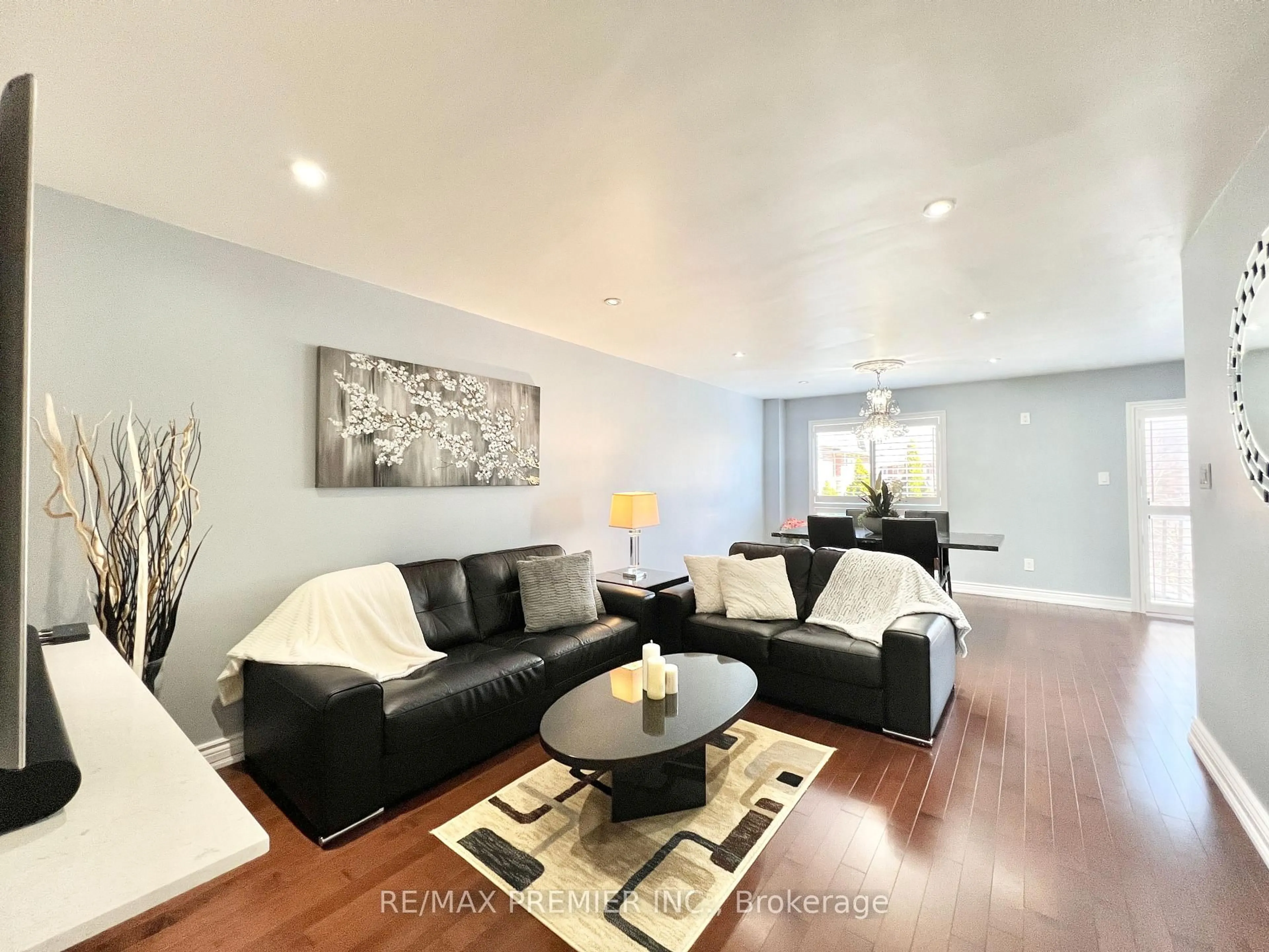 Living room with furniture, unknown for 146 Michelle Dr, Vaughan Ontario L4L 9E1