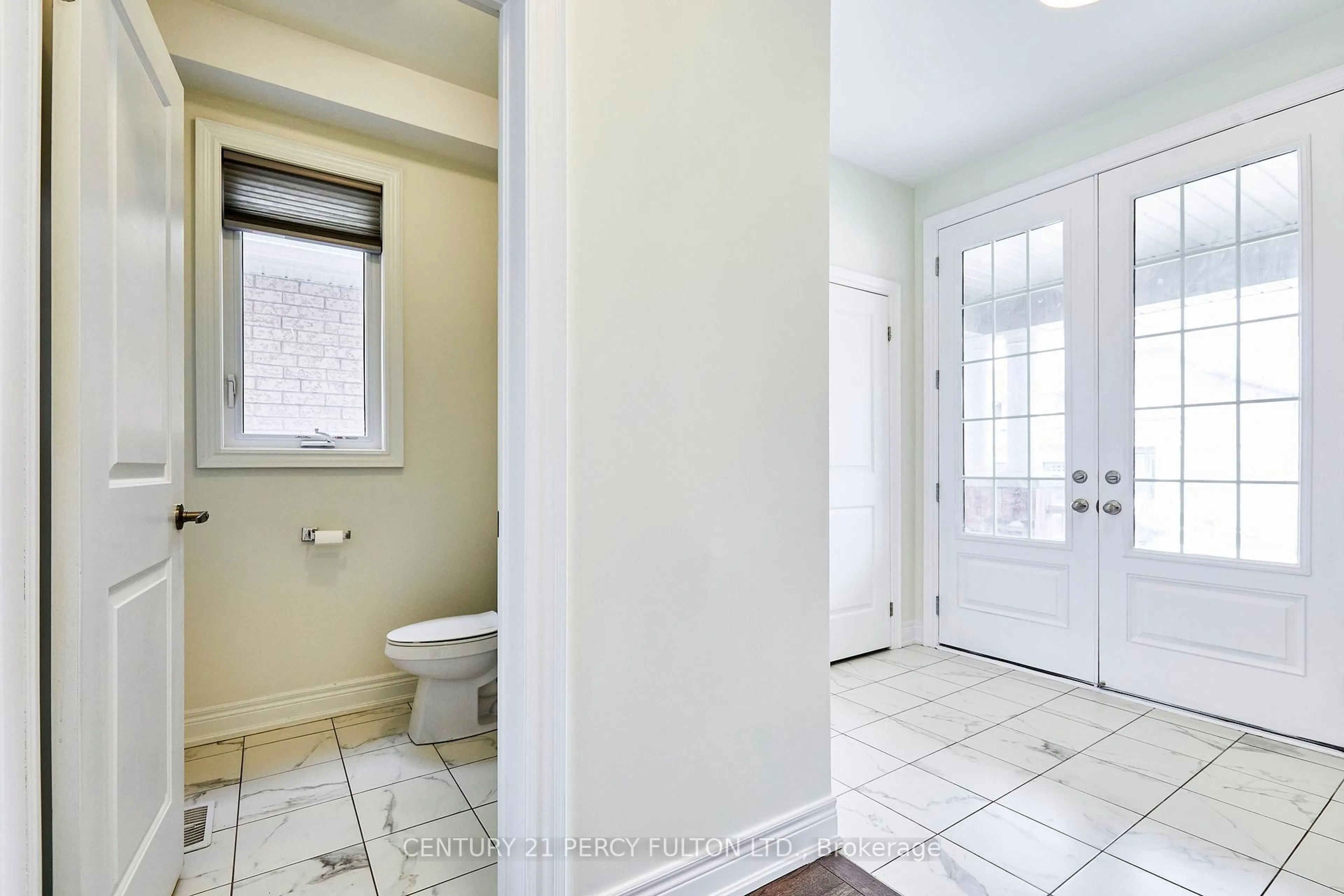 Indoor entryway for 23 Bruce Welch Ave, Georgina Ontario L4P 0J1