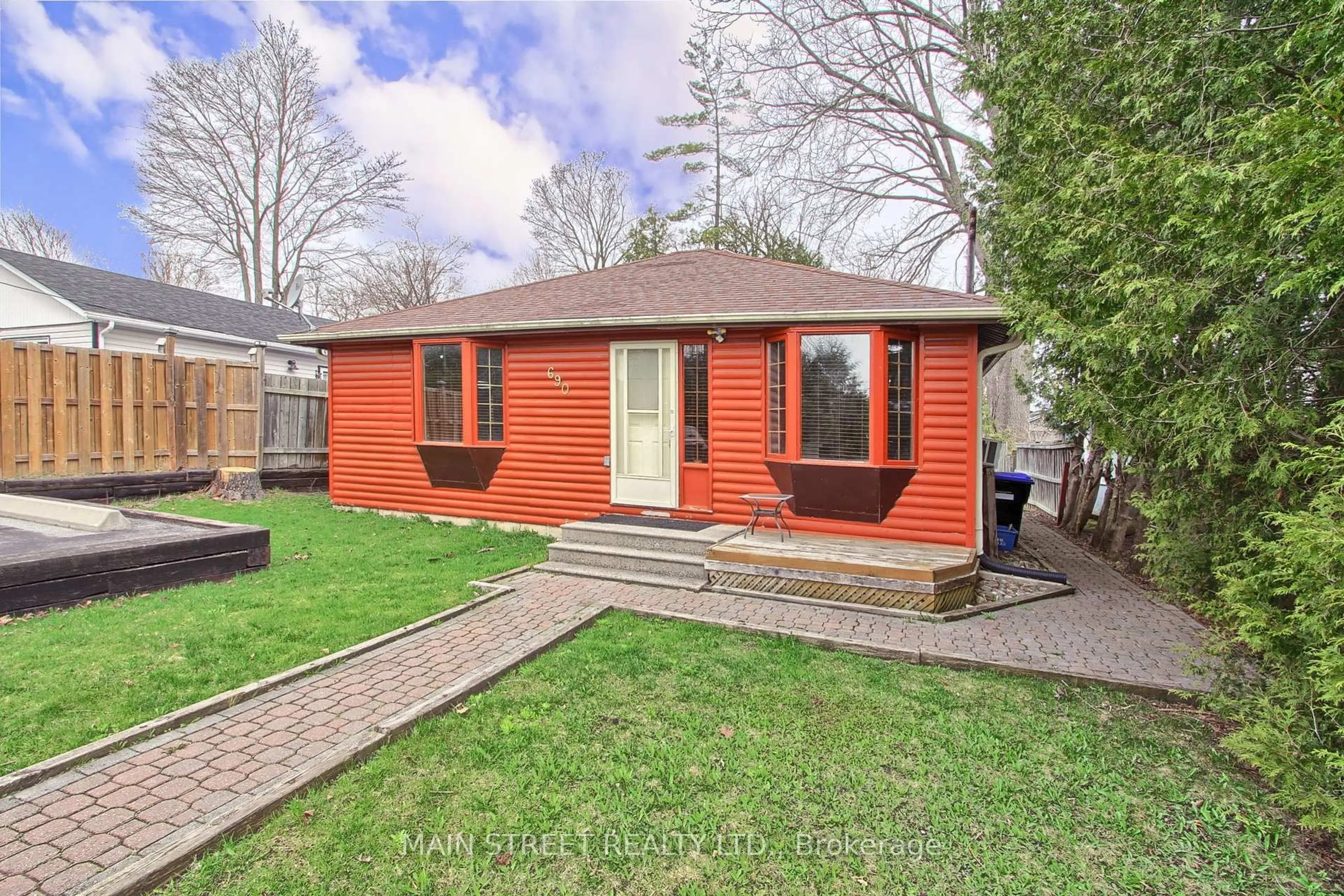 Shed for 690 Hastings Ave, Innisfil Ontario L9S 1Z3