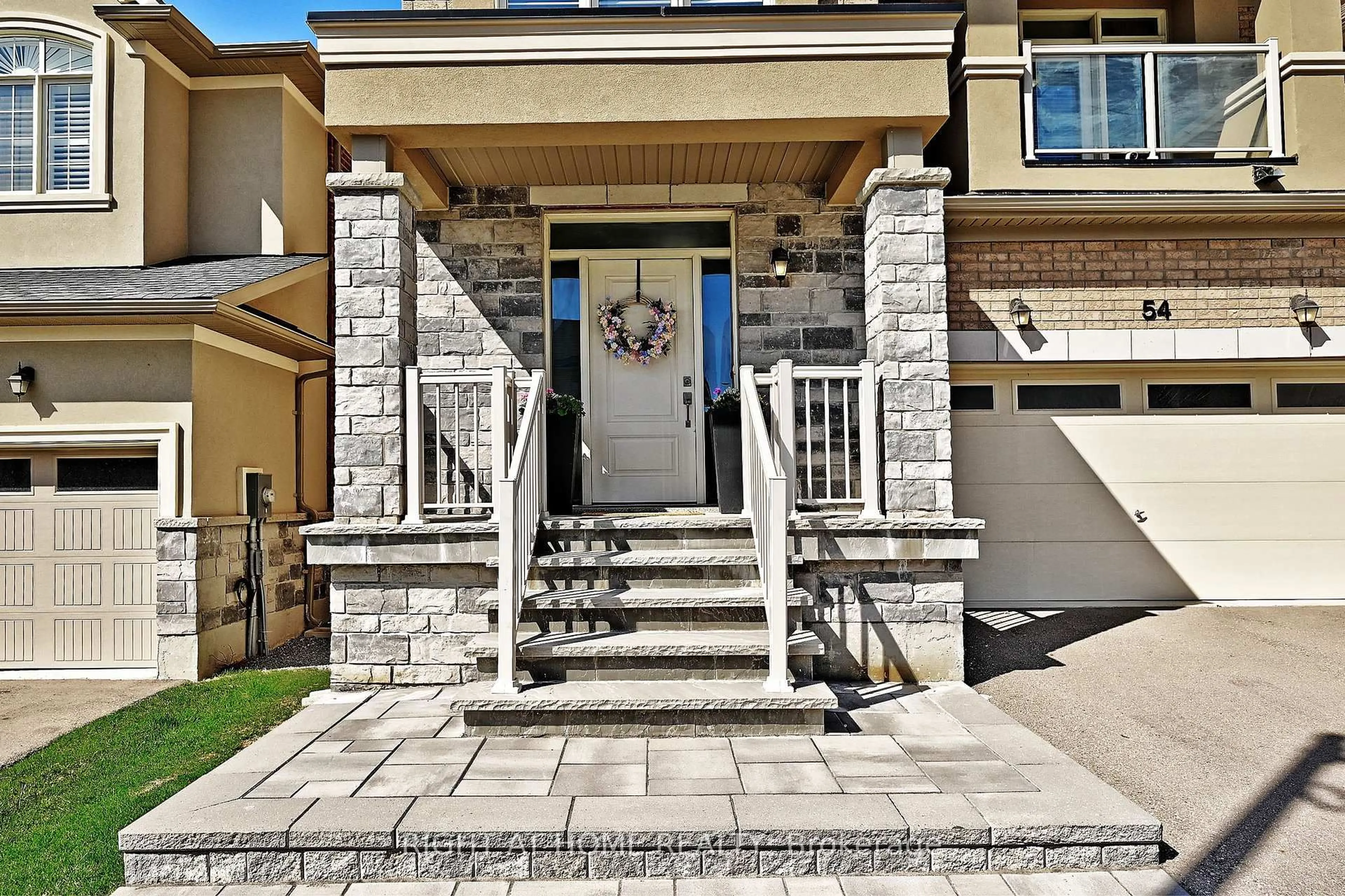 Indoor entryway for 54 Blazing Star St, East Gwillimbury Ontario L9N 0S1