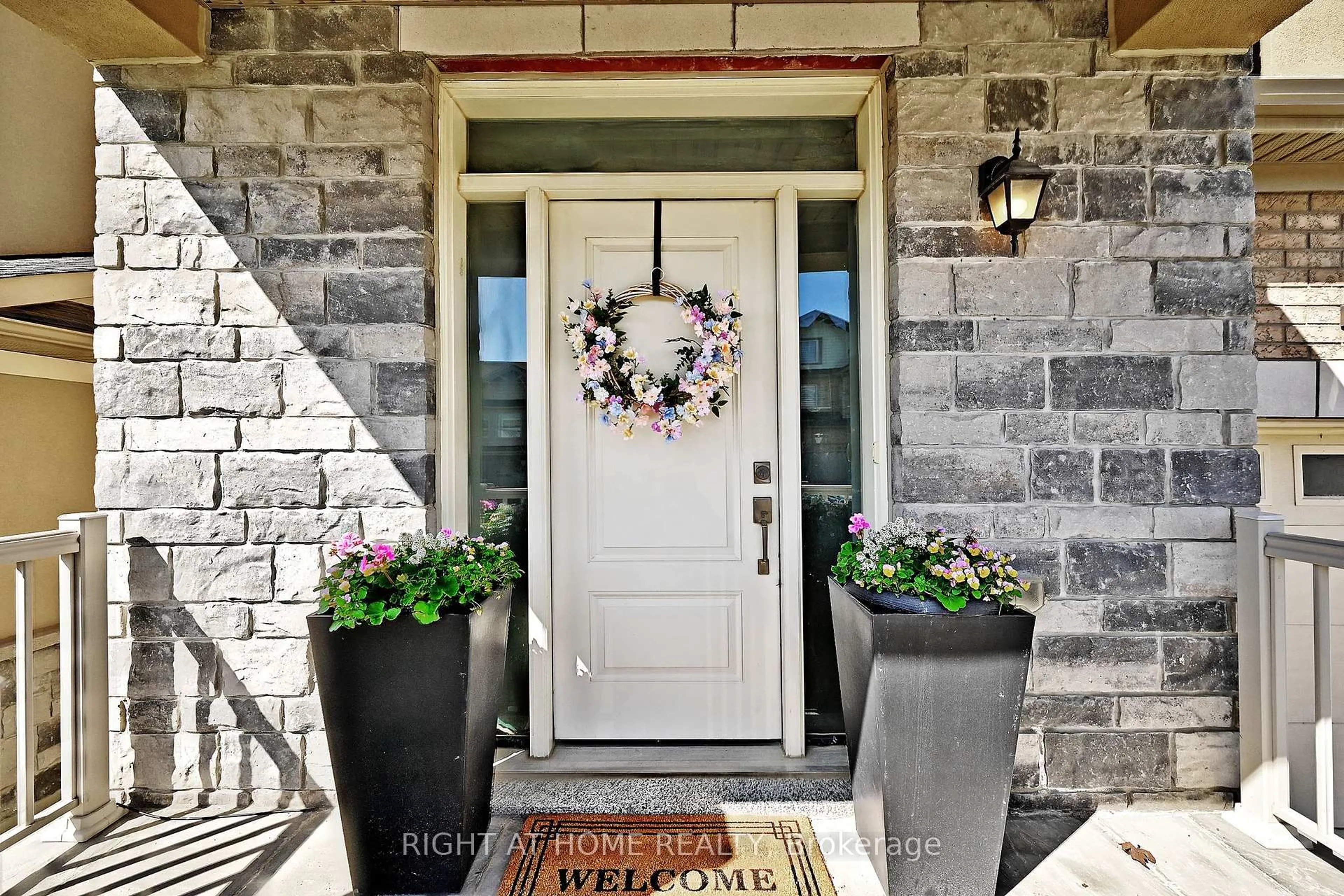 Indoor entryway for 54 Blazing Star St, East Gwillimbury Ontario L9N 0S1