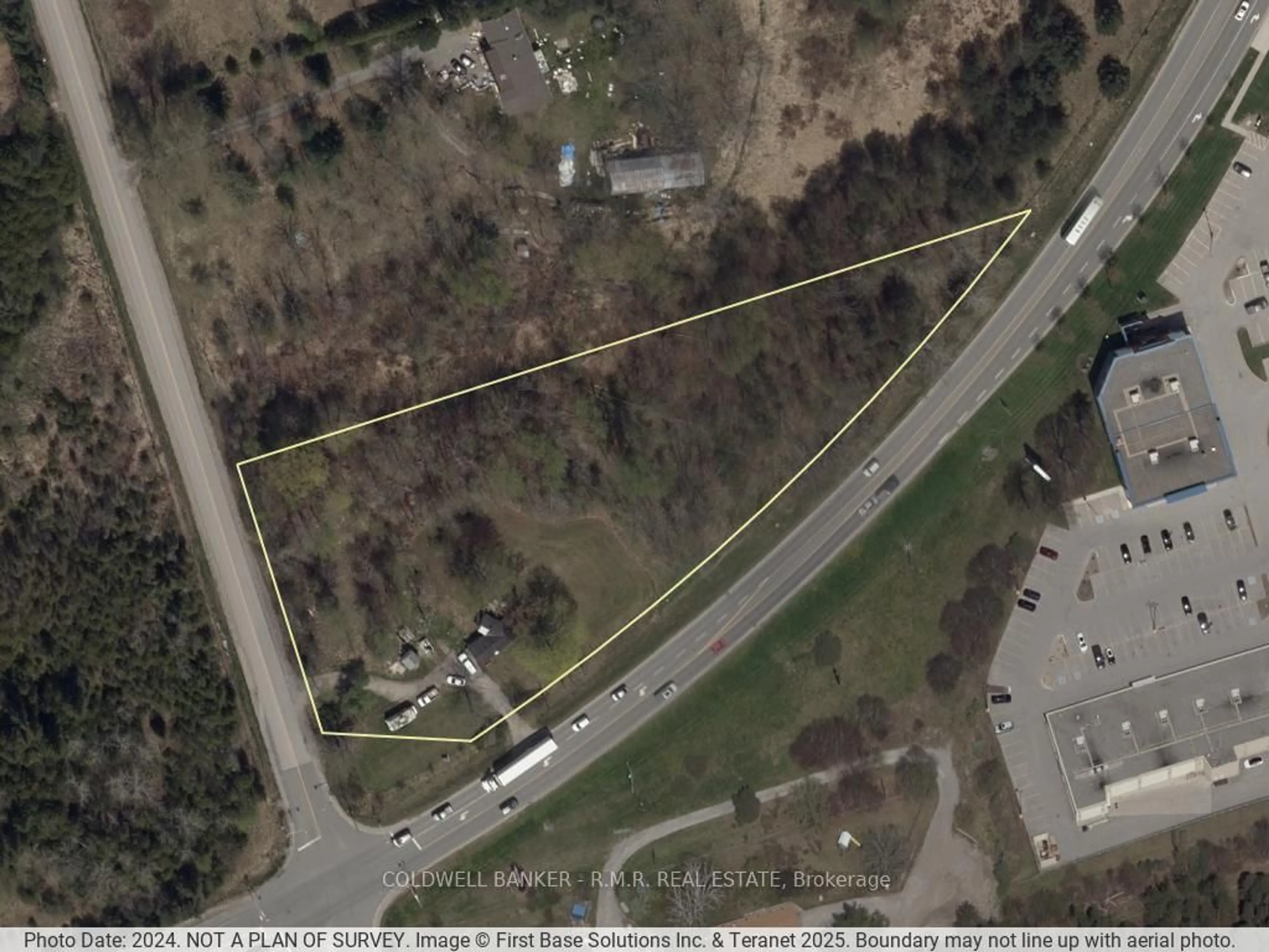A pic from outside/outdoor area/front of a property/back of a property/a pic from drone, street for 6059 6th Concession, Uxbridge Ontario L9P 1R1