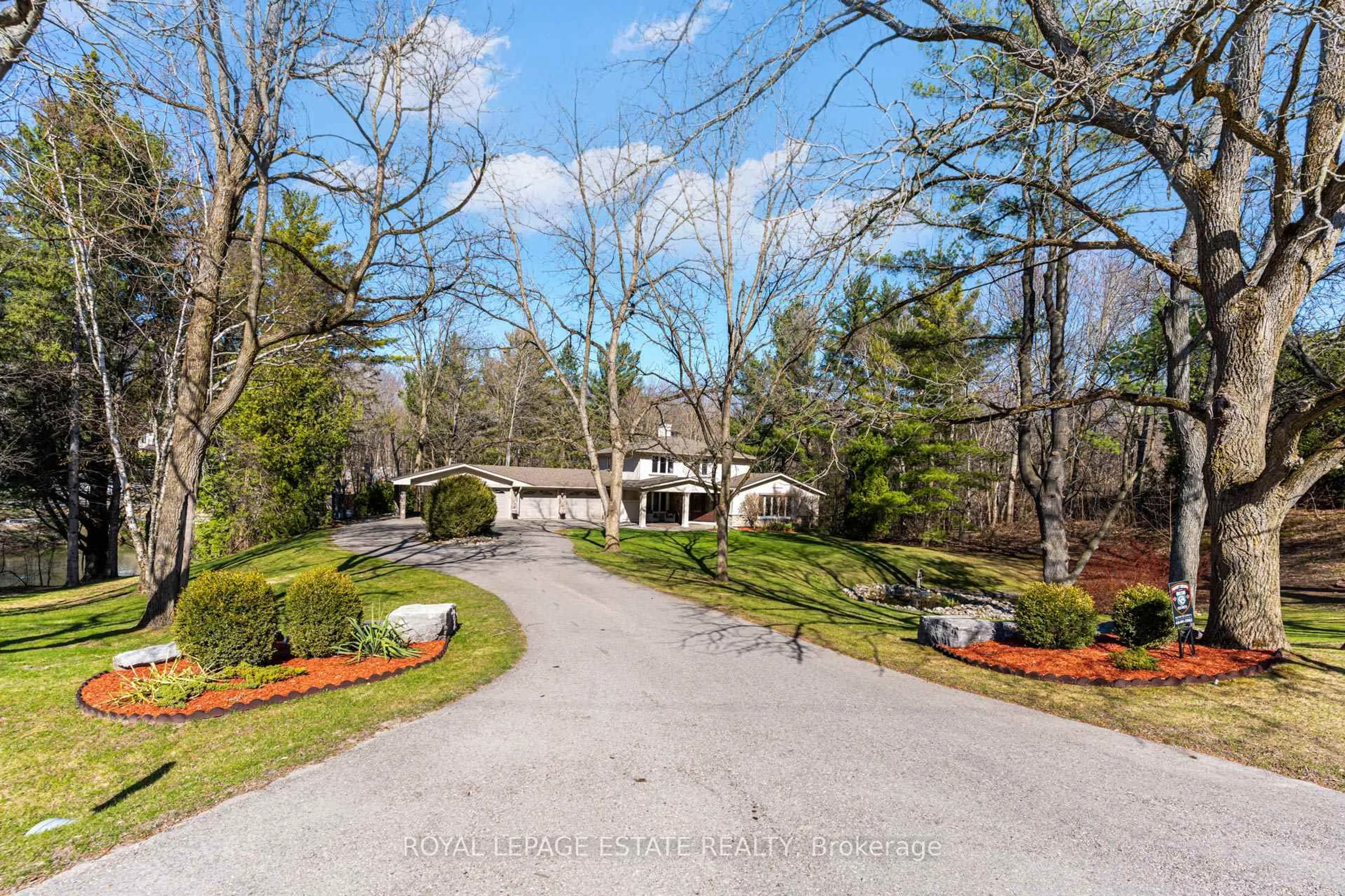 A pic from outside/outdoor area/front of a property/back of a property/a pic from drone, unknown for 65 Watch Hill Rd, King Ontario L7B 1K1