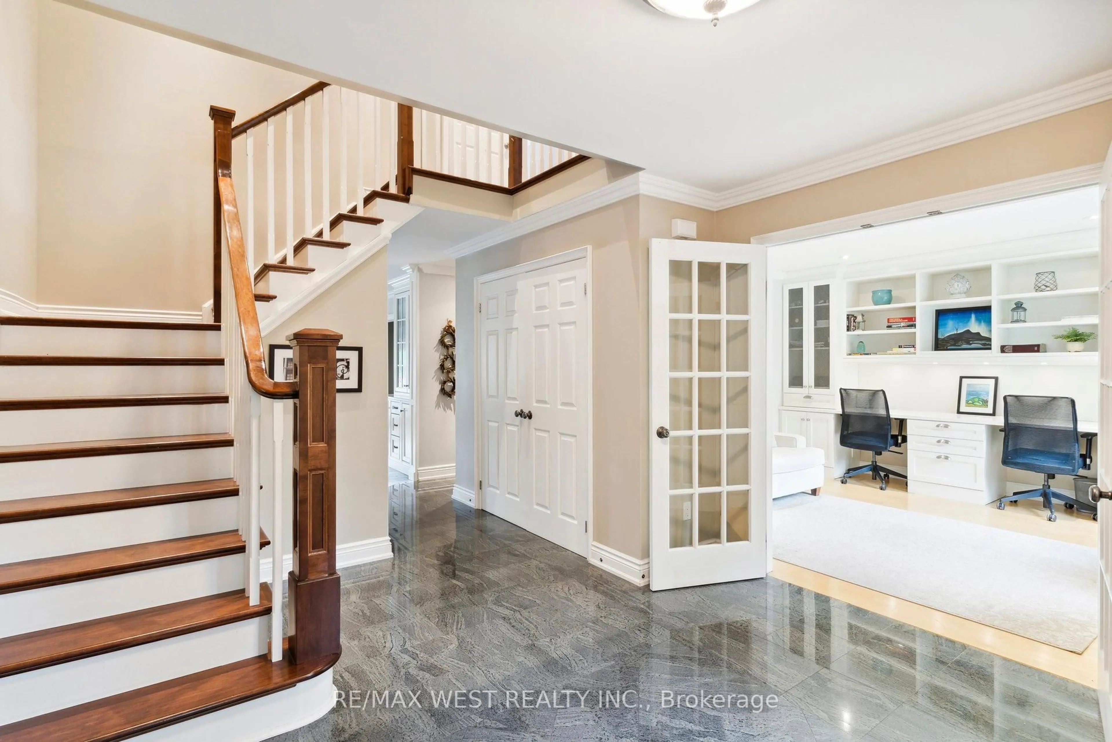 Indoor entryway for 18 Harrowsmith Pl, Richmond Hill Ontario L4E 2J9