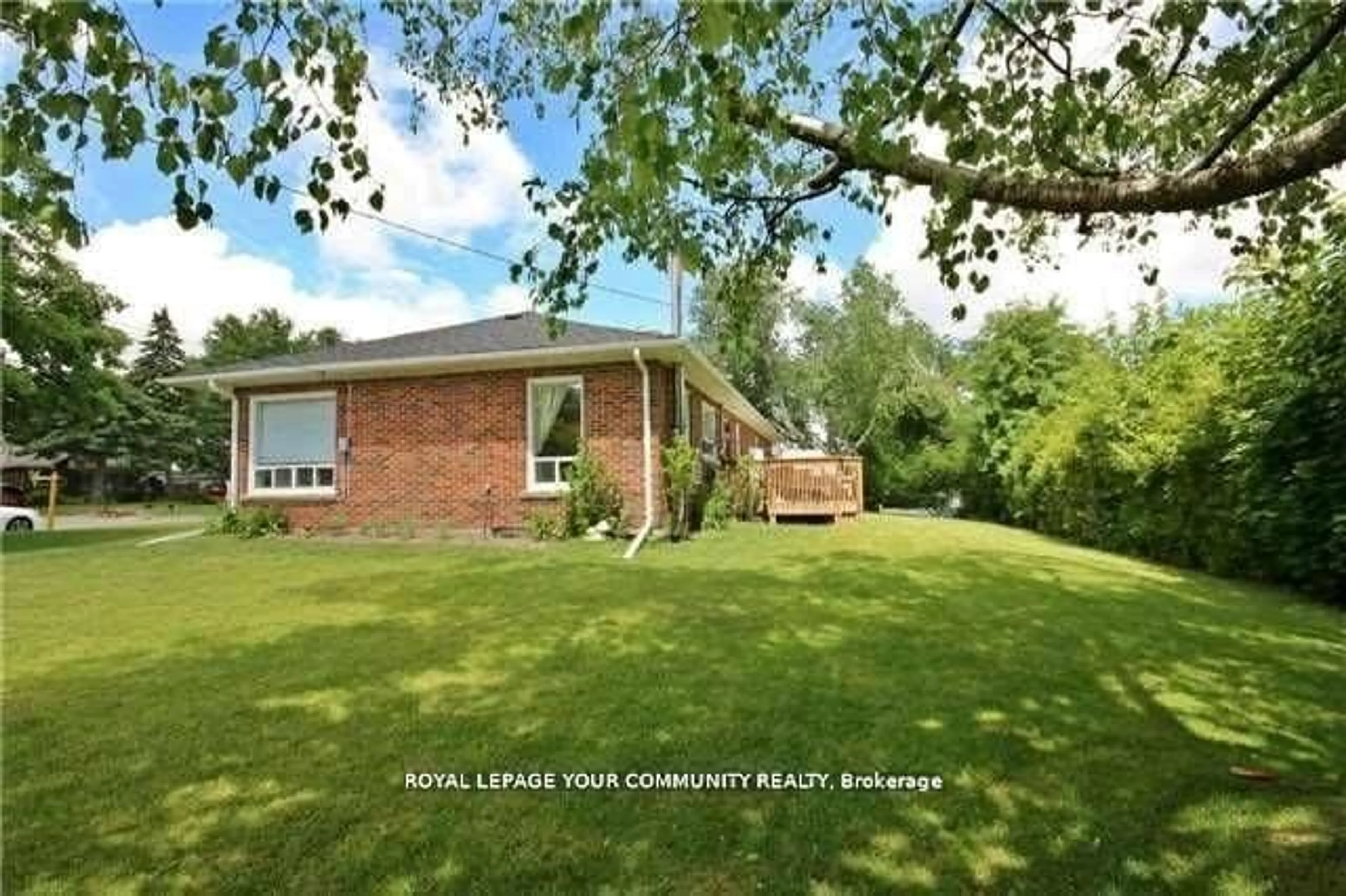 A pic from outside/outdoor area/front of a property/back of a property/a pic from drone, water/lake/river/ocean view for 197 Church St, Bradford West Gwillimbury Ontario L3Z 1R4