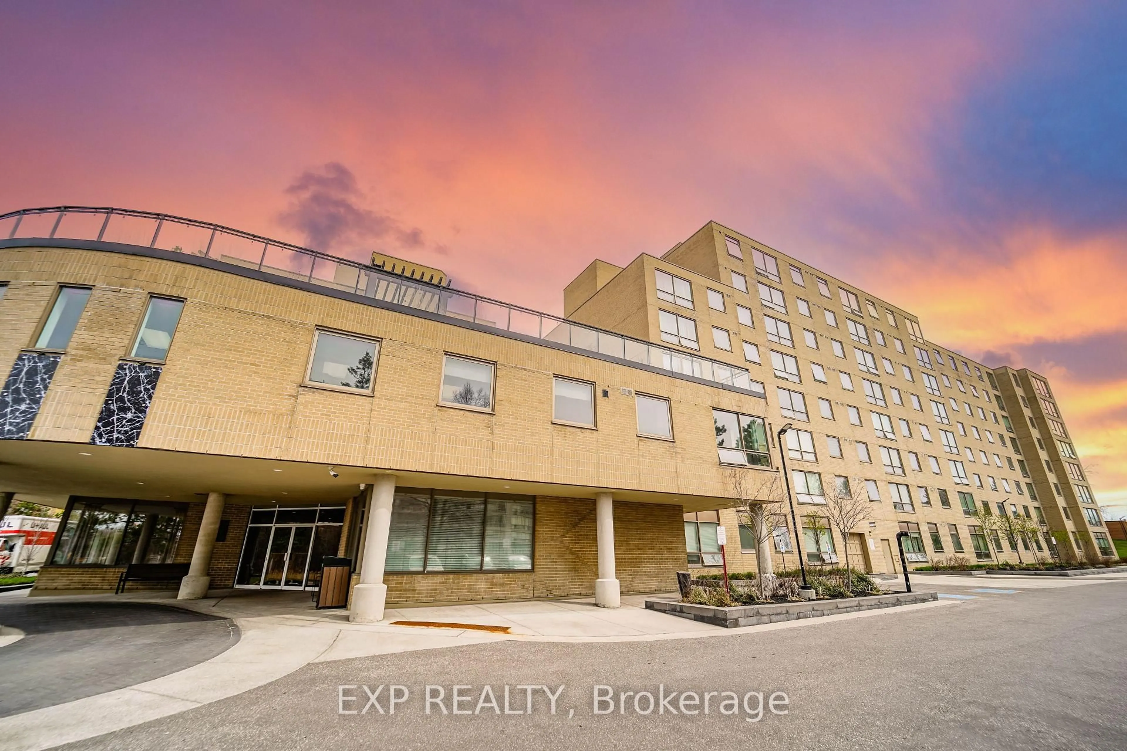 Unknown for 326 Major Mackenzie Dr #504, Richmond Hill Ontario L4C 8T4