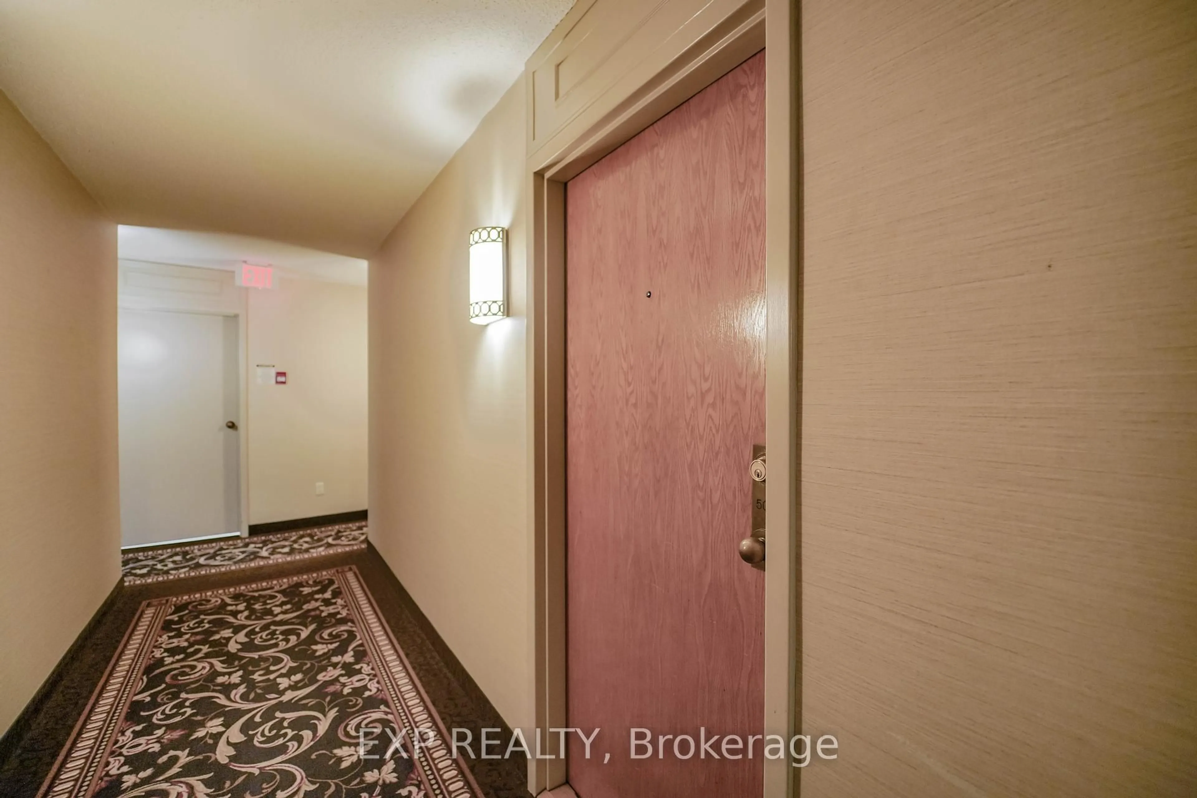 Indoor entryway for 326 Major Mackenzie Dr #504, Richmond Hill Ontario L4C 8T4
