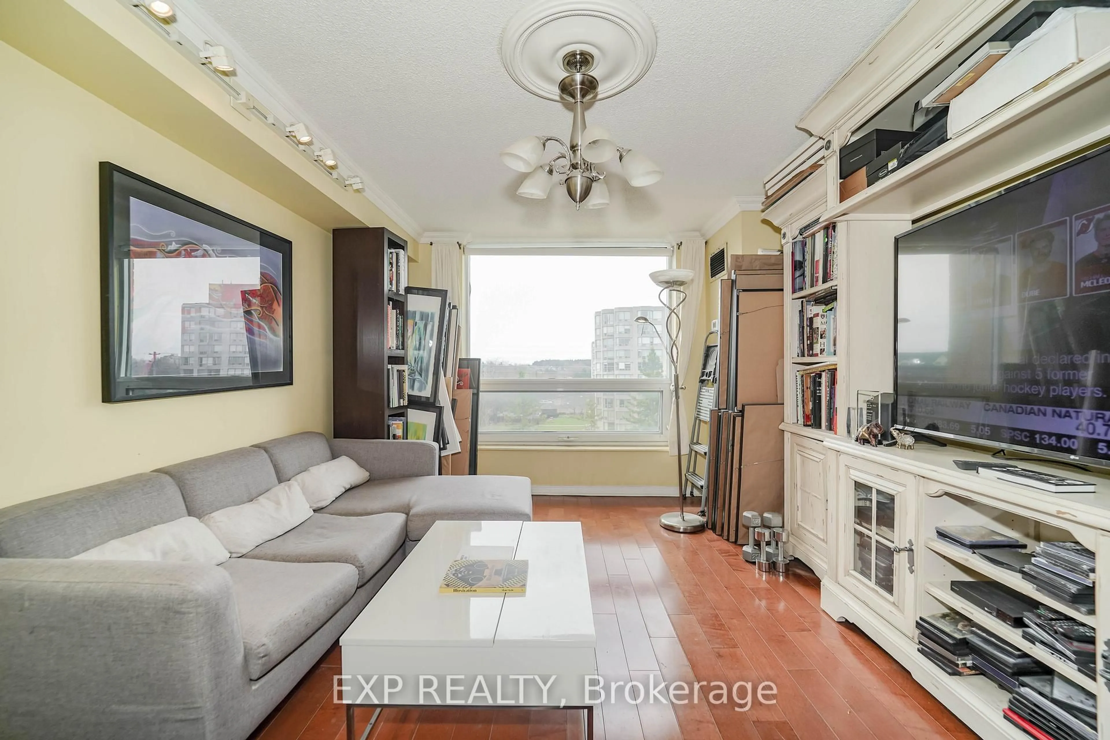 Living room with furniture, wood/laminate floor for 326 Major Mackenzie Dr #504, Richmond Hill Ontario L4C 8T4