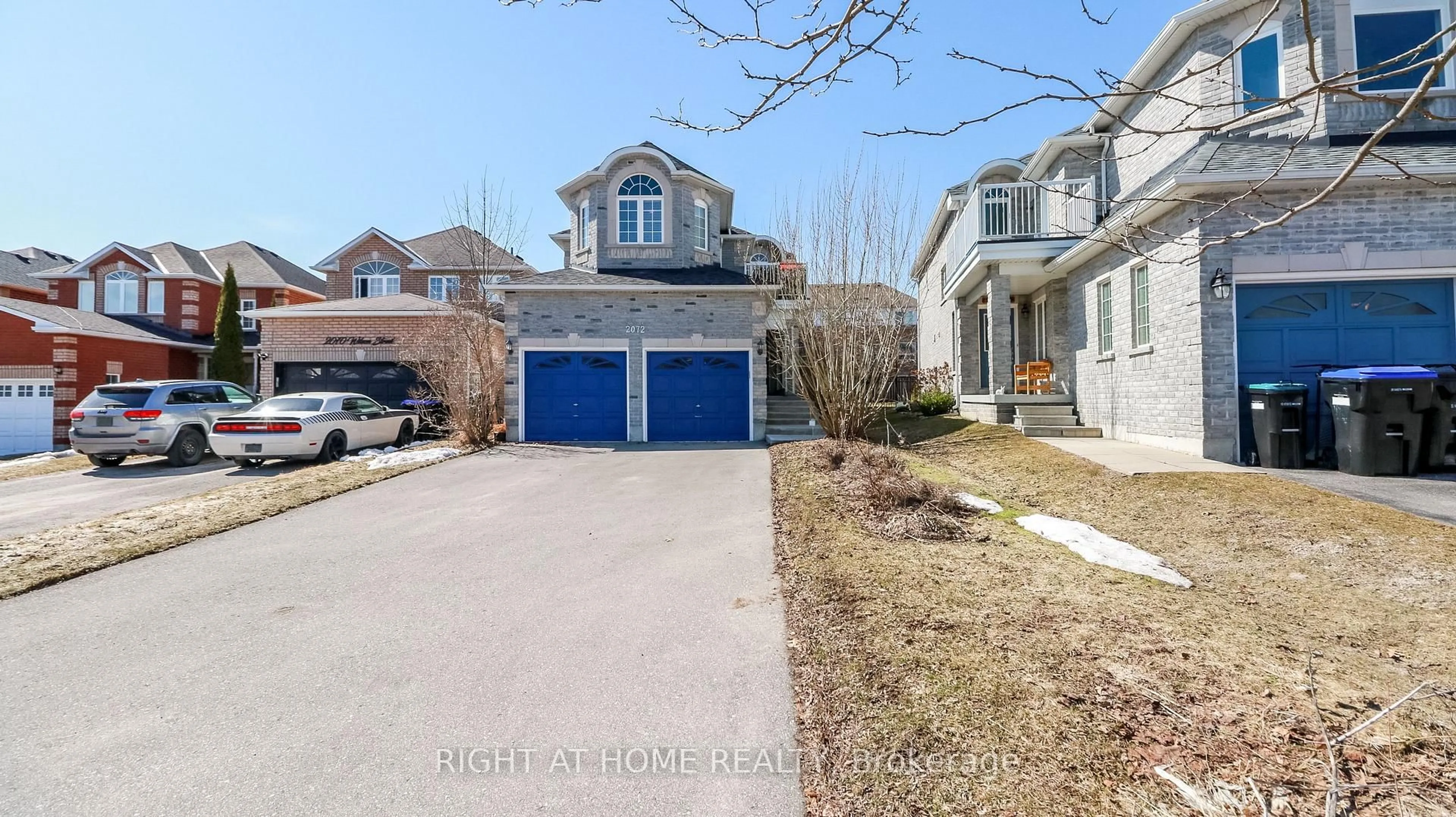 A pic from outside/outdoor area/front of a property/back of a property/a pic from drone, street for 2072 Wilson St, Innisfil Ontario L9S 4Y2