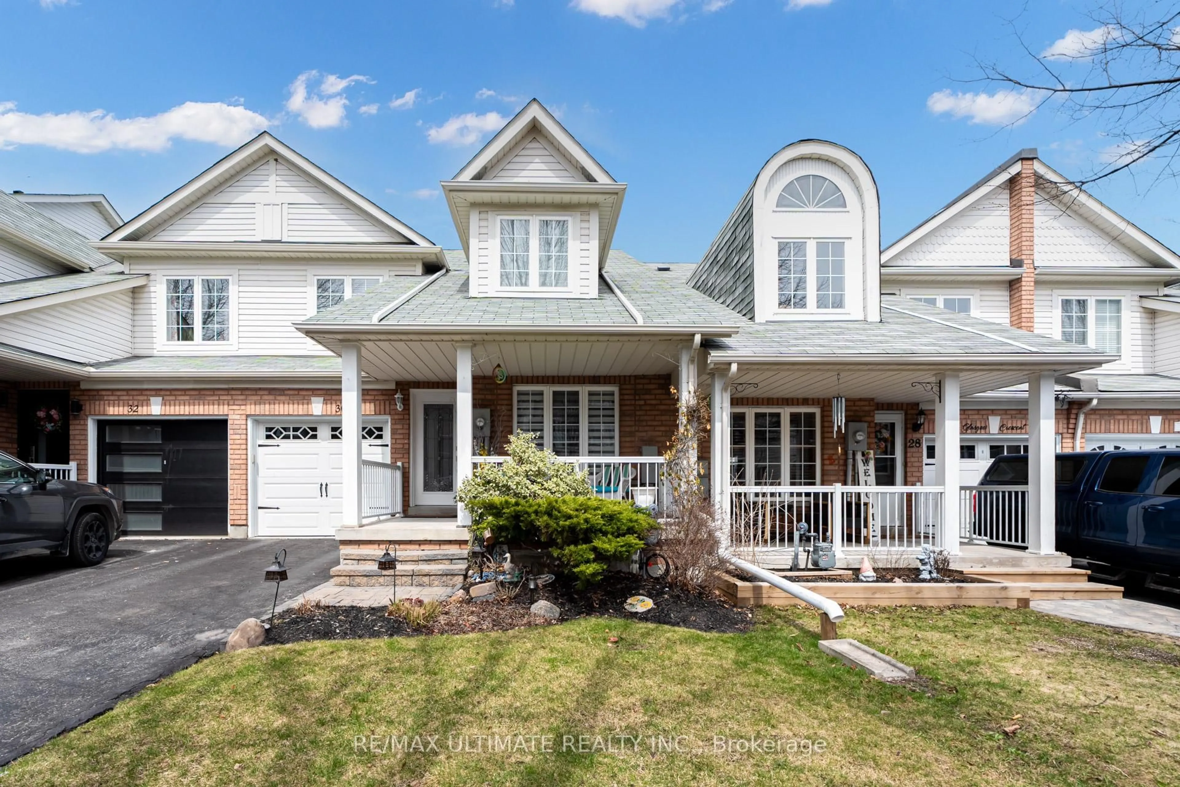 Home with vinyl exterior material, street for 30 Glasgow Cres, Georgina Ontario L4P 4B3