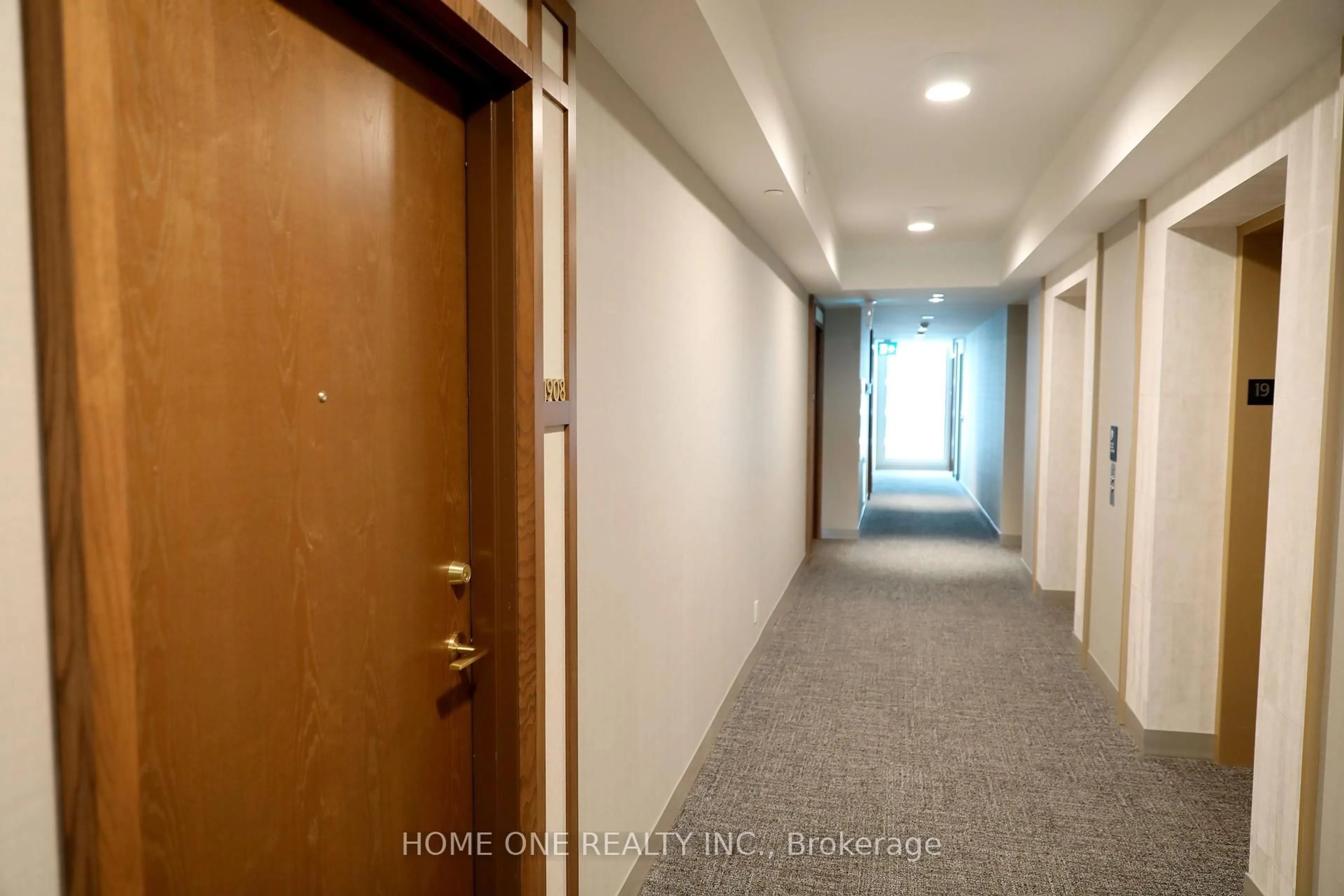Indoor foyer for 1000 Portage Pkwy #1908, Vaughan Ontario L4K 0L1