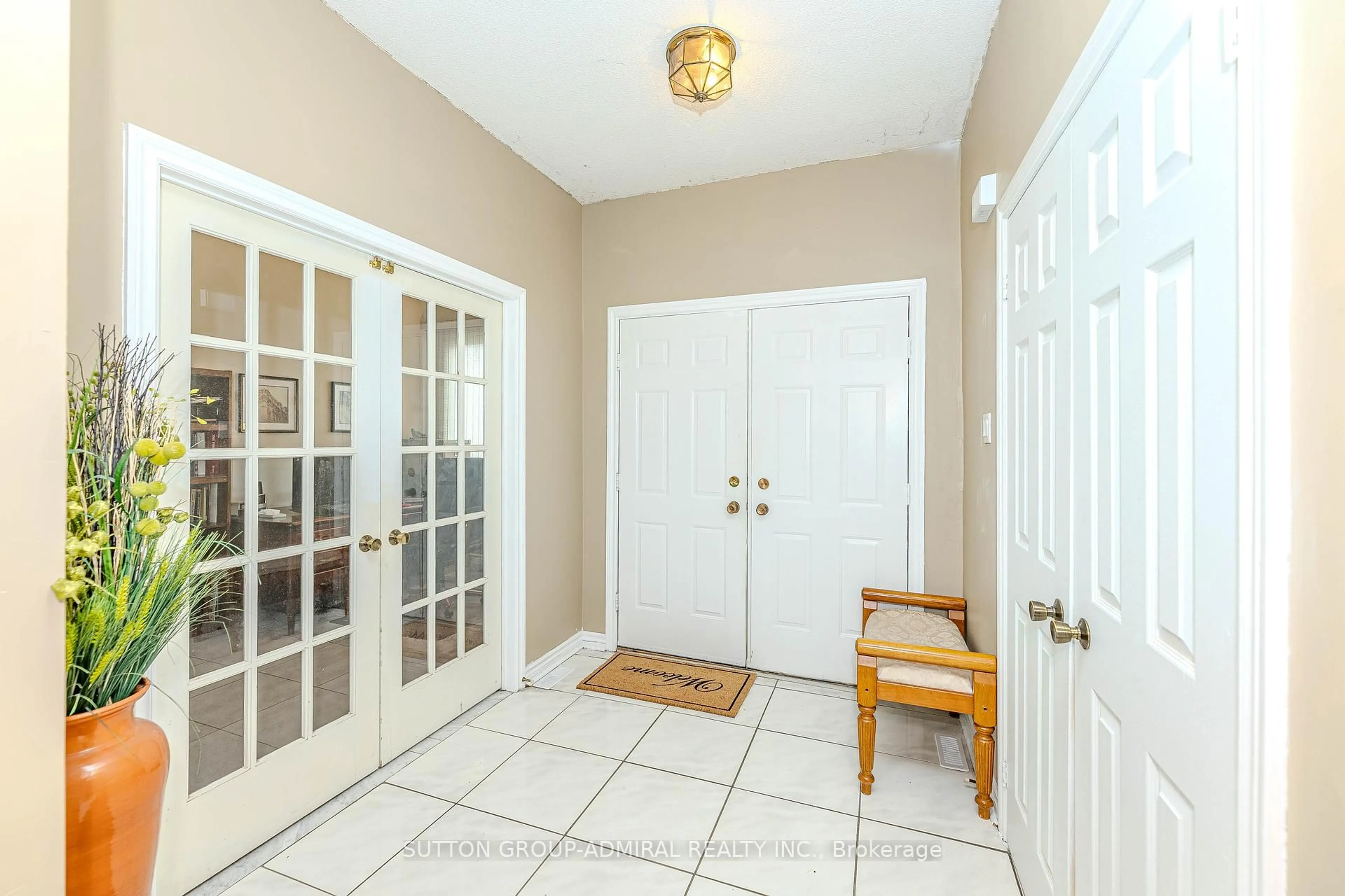 Indoor entryway for 32 Windhill Rd, Markham Ontario L3S 1P1