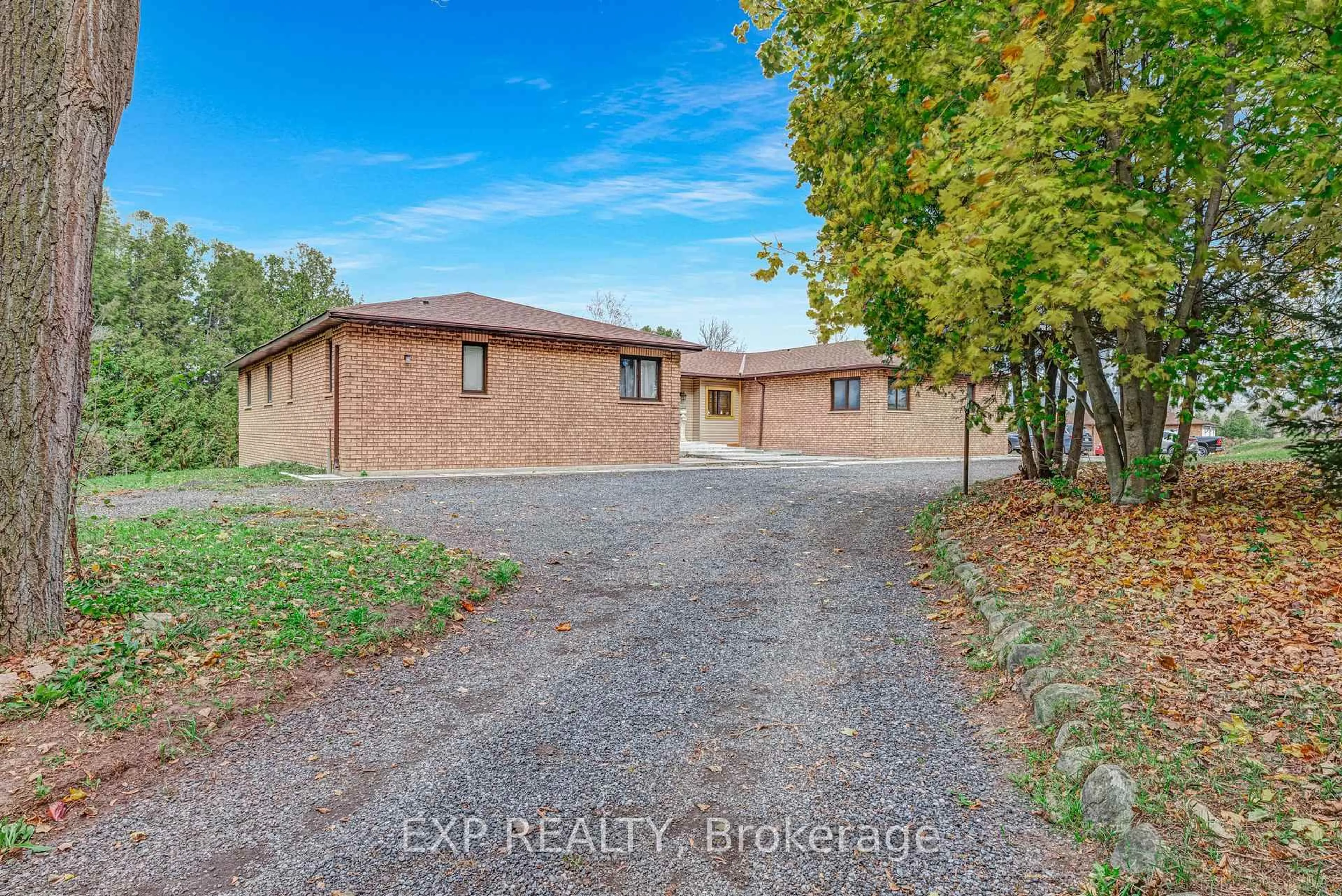 A pic from outside/outdoor area/front of a property/back of a property/a pic from drone, street for 20817 McCowan Rd, East Gwillimbury Ontario L0G 1M0