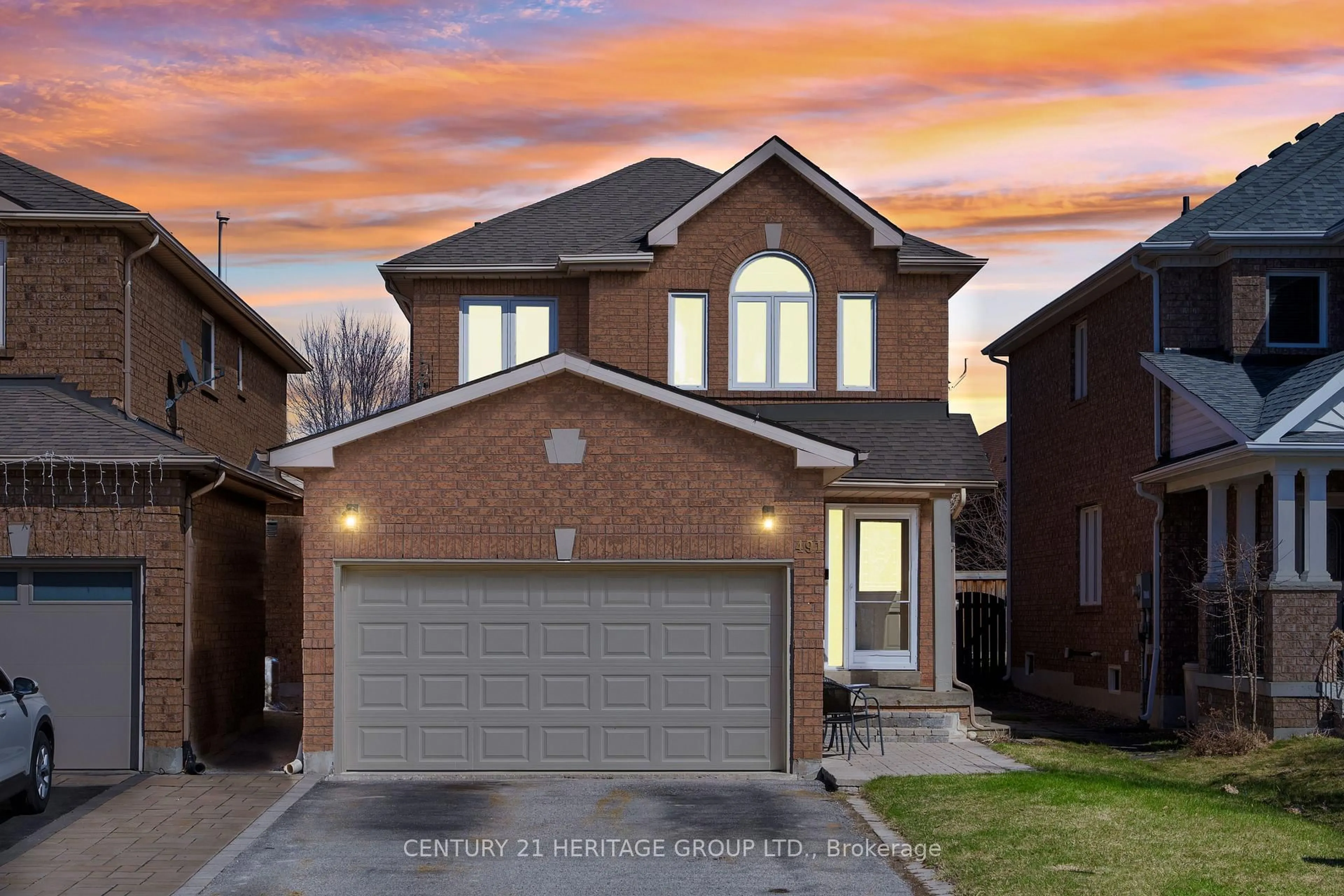Home with brick exterior material, street for 491 Plantation Gate, Newmarket Ontario L3X 2C6
