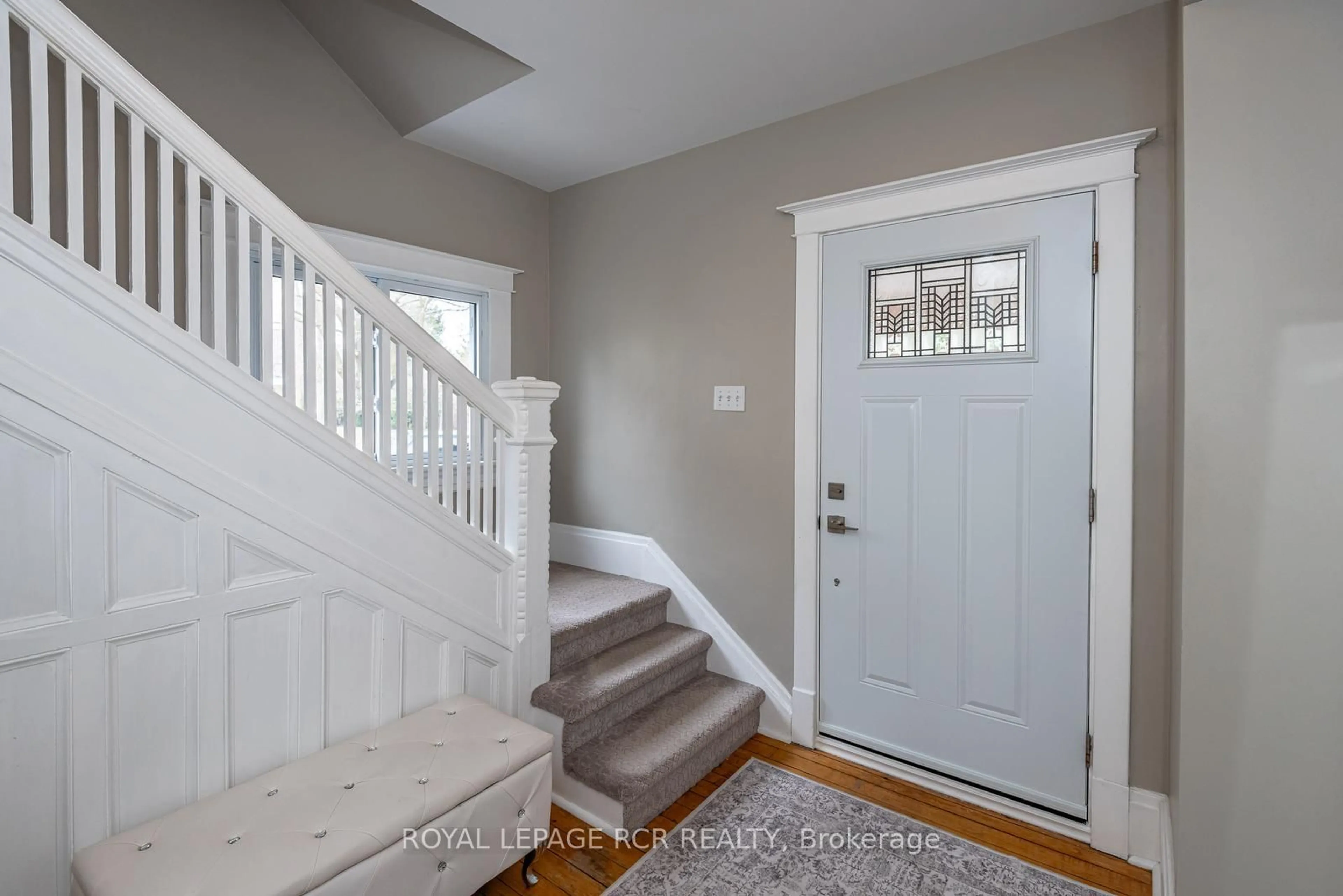 Indoor entryway for 53 Metcalfe St, Aurora Ontario L4G 1E5